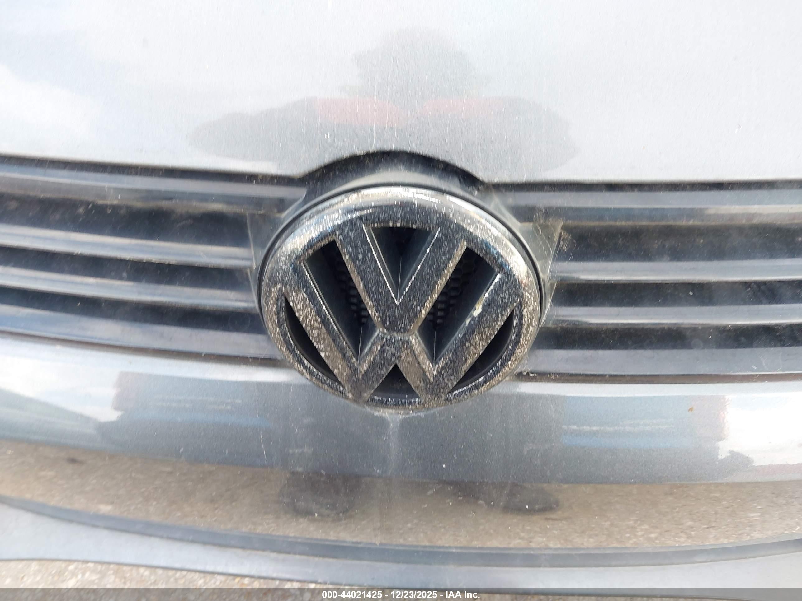VOLKSWAGEN JETTA image 6