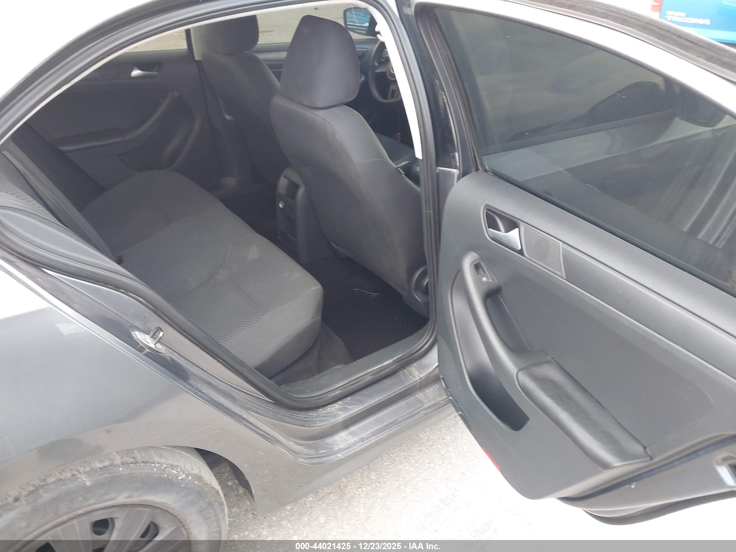 VOLKSWAGEN JETTA image 8