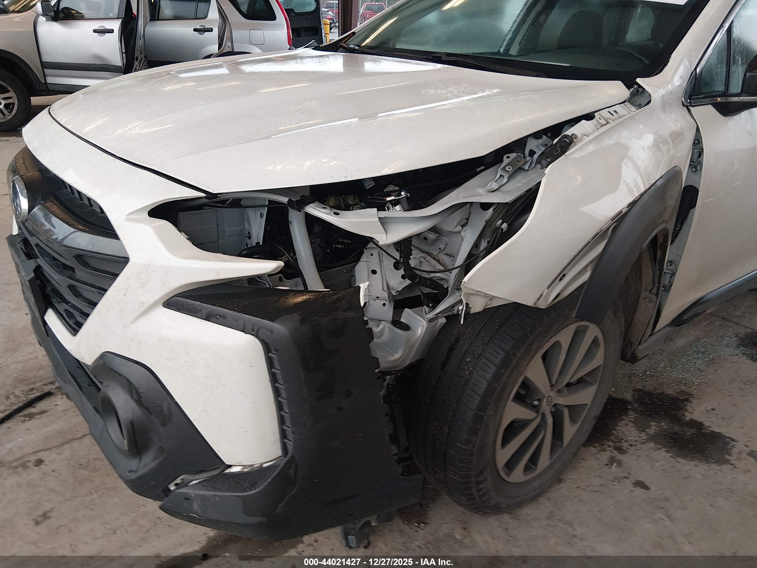 SUBARU OUTBACK image 6