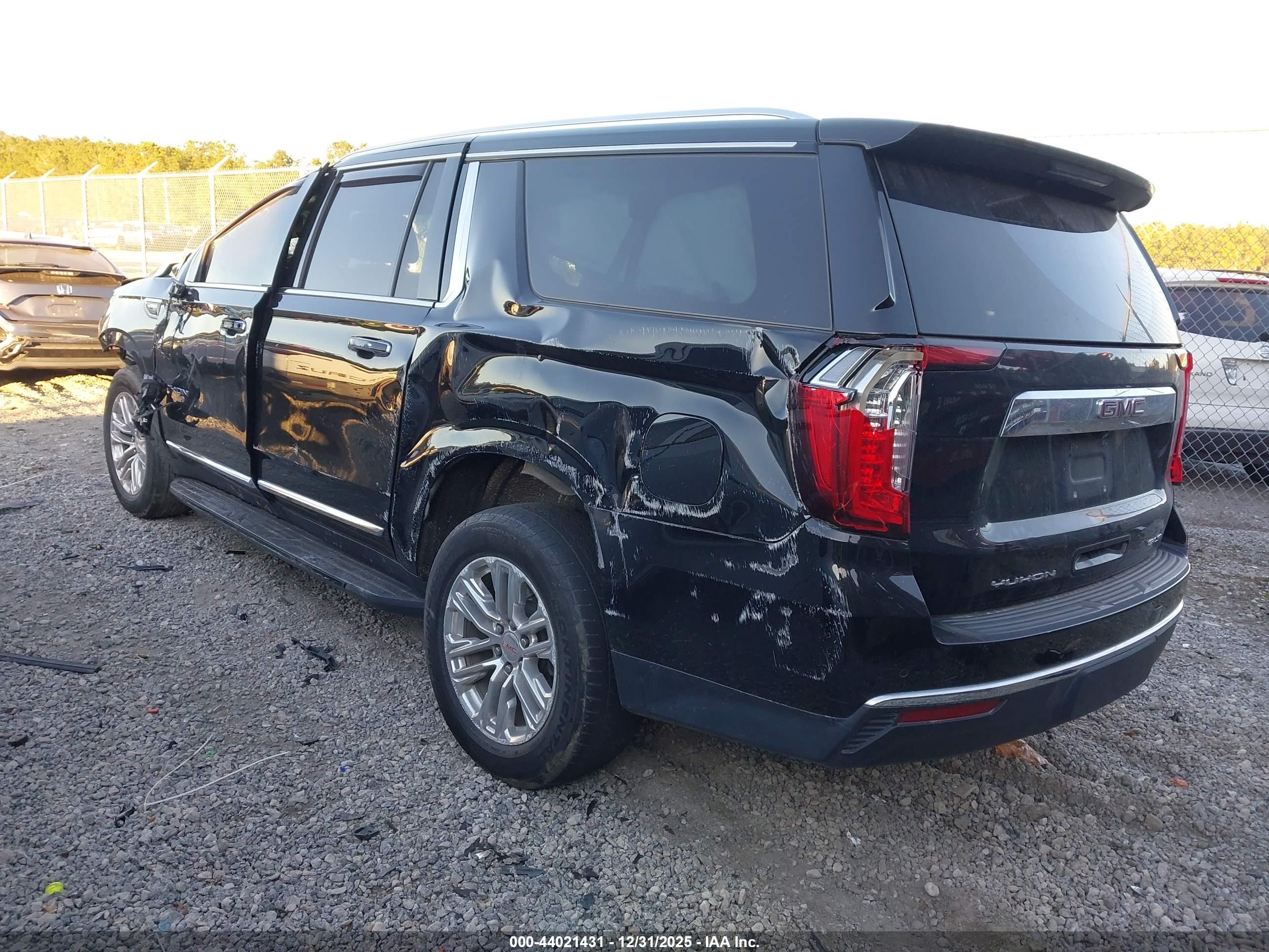 GMC YUKON image 3