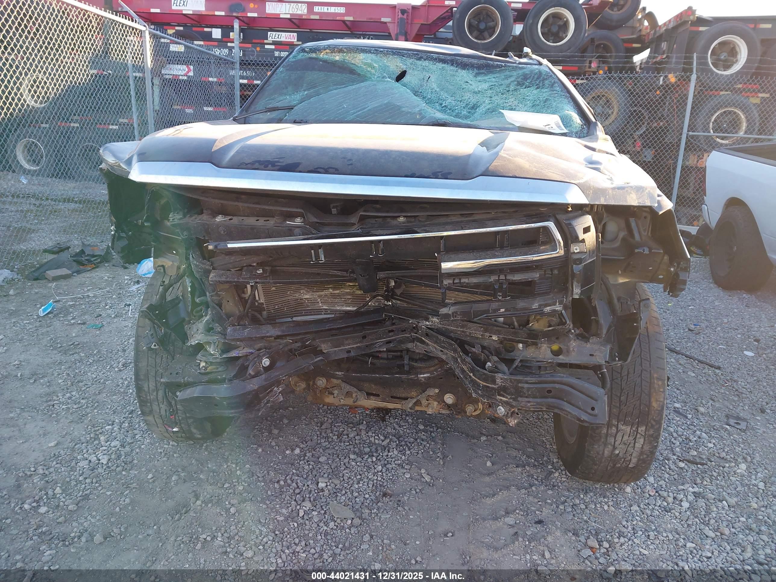 GMC YUKON image 6