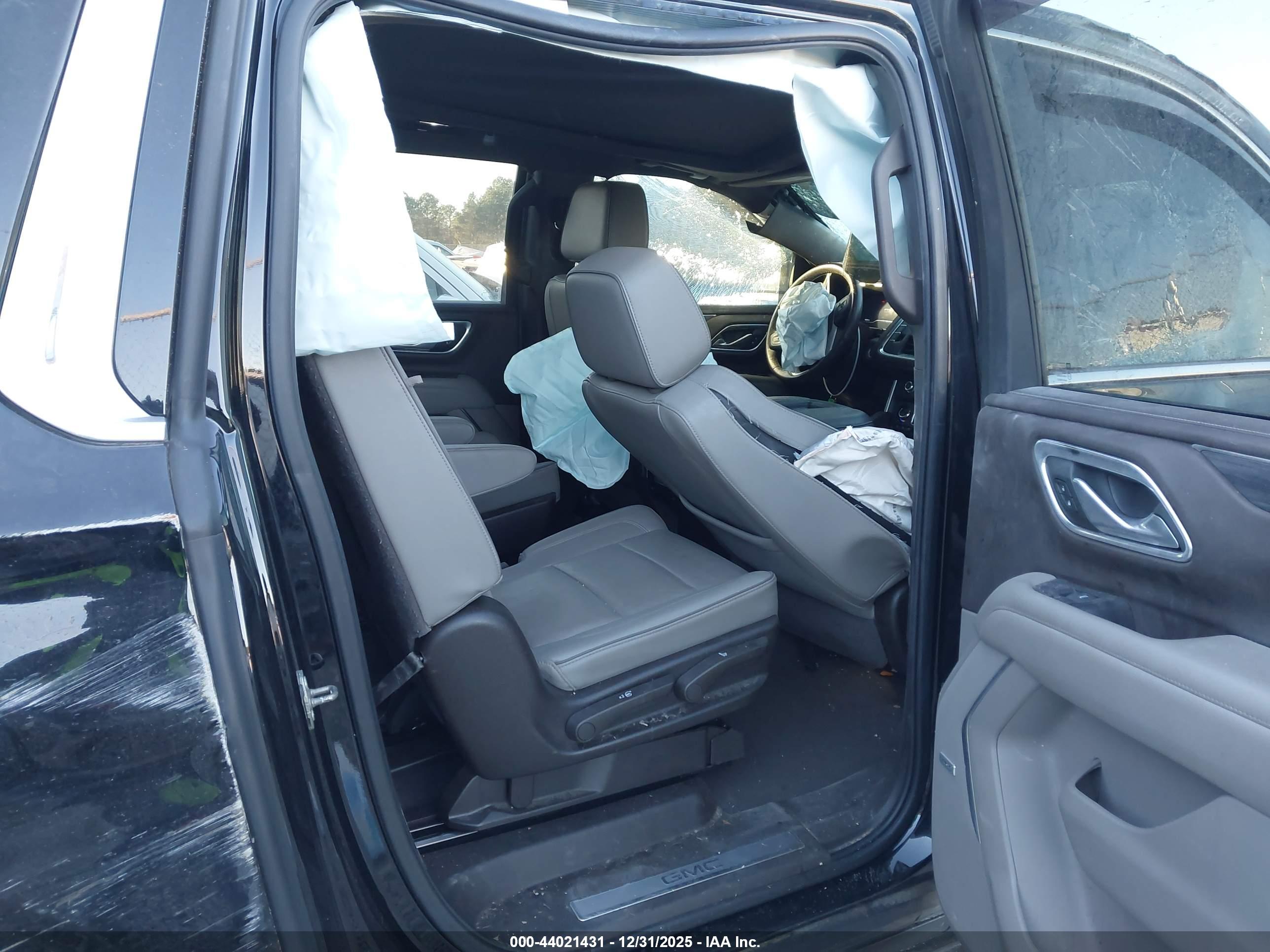 GMC YUKON image 8