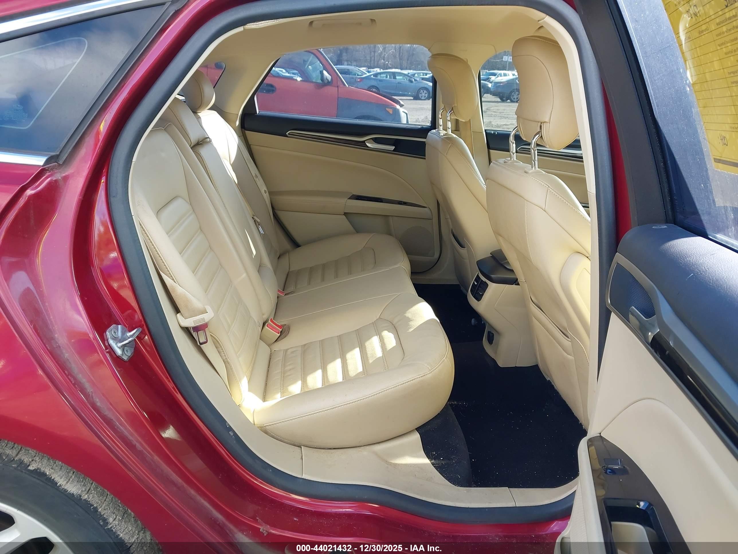 FORD FUSION image 8