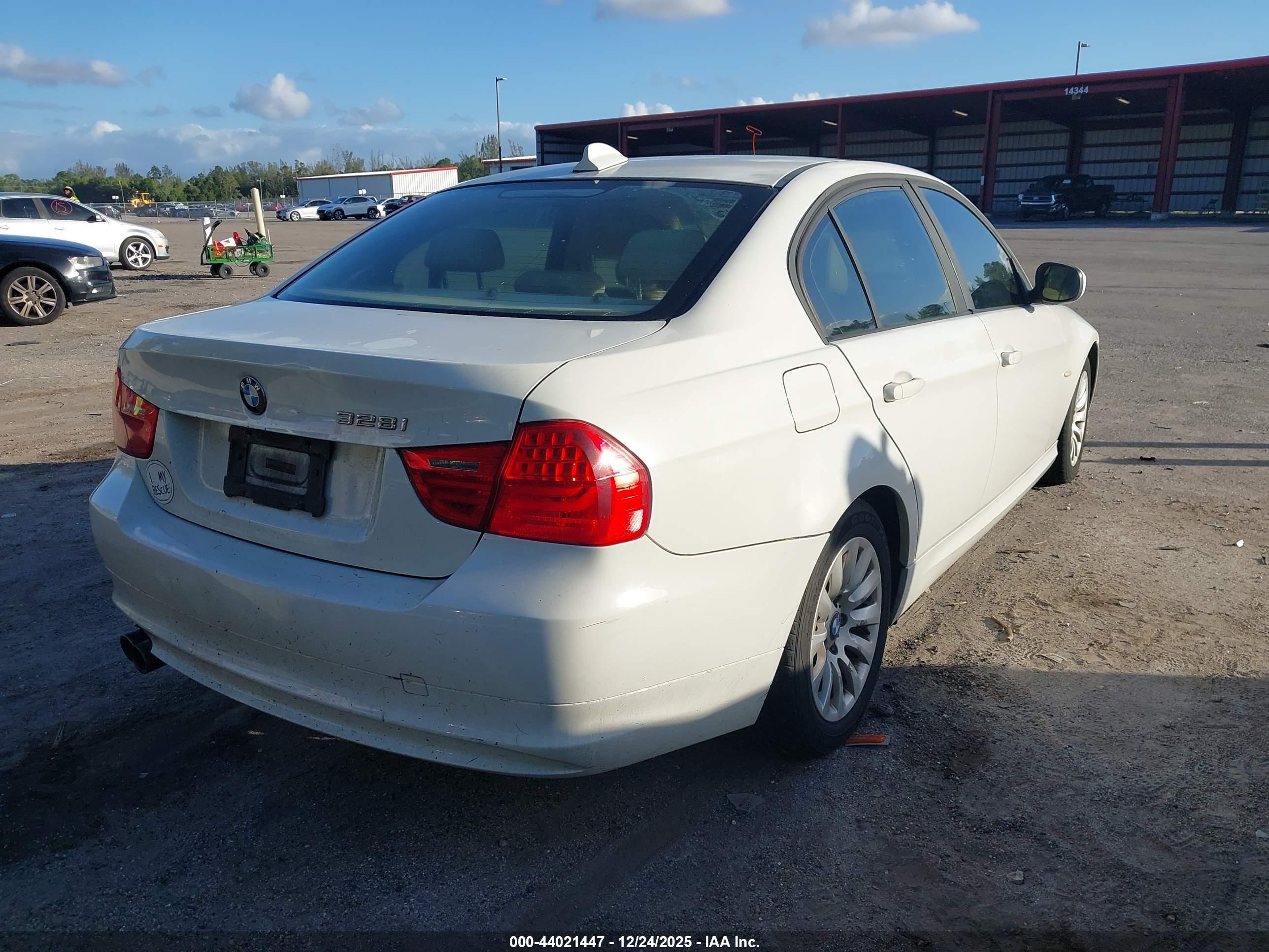 BMW 328I image 4