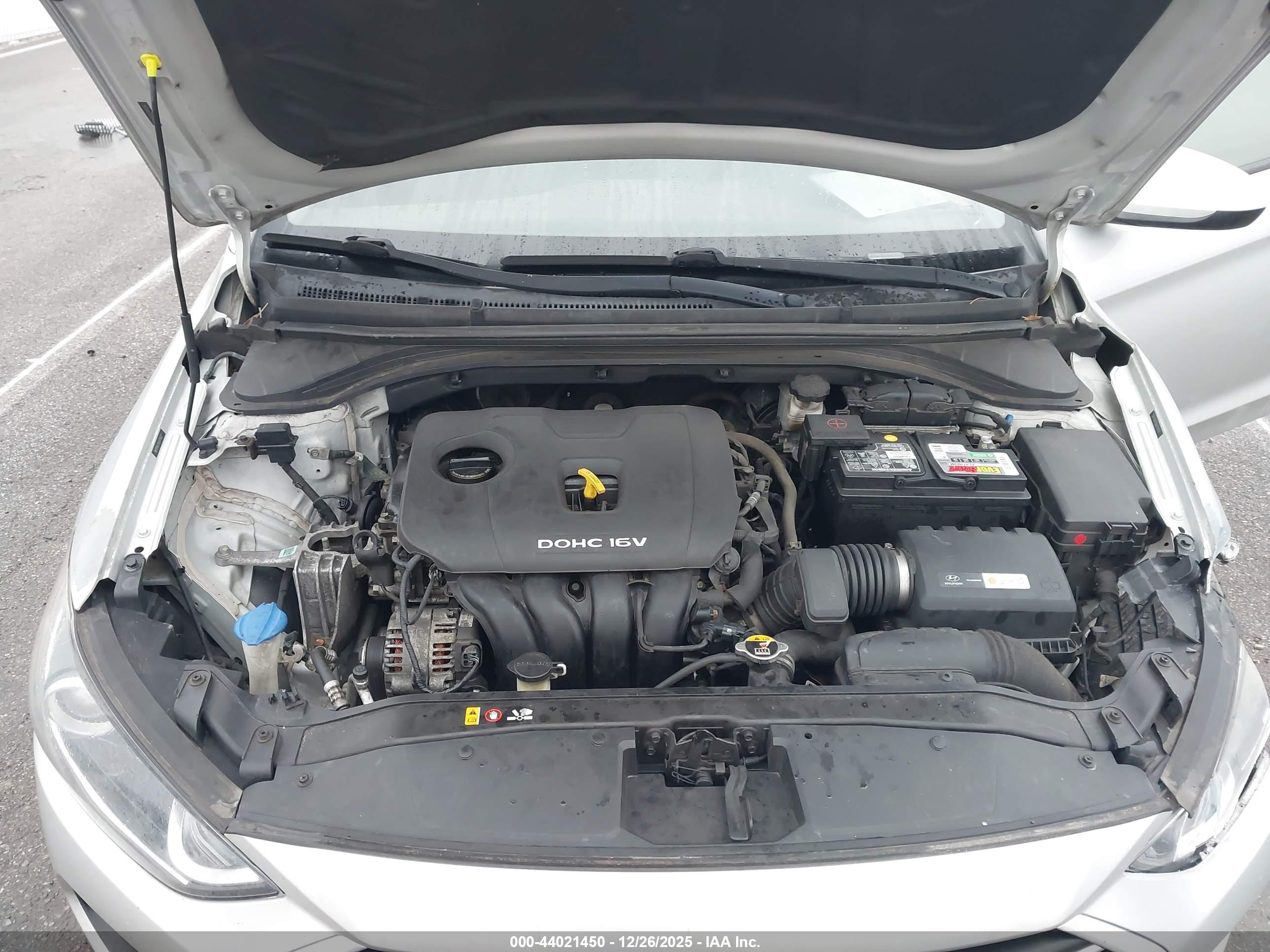 HYUNDAI ELANTRA image 10
