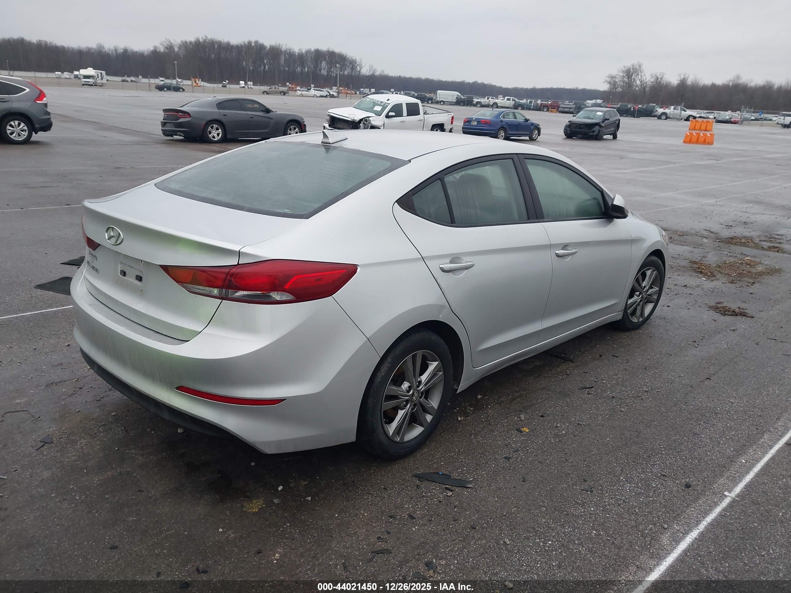 HYUNDAI ELANTRA image 4