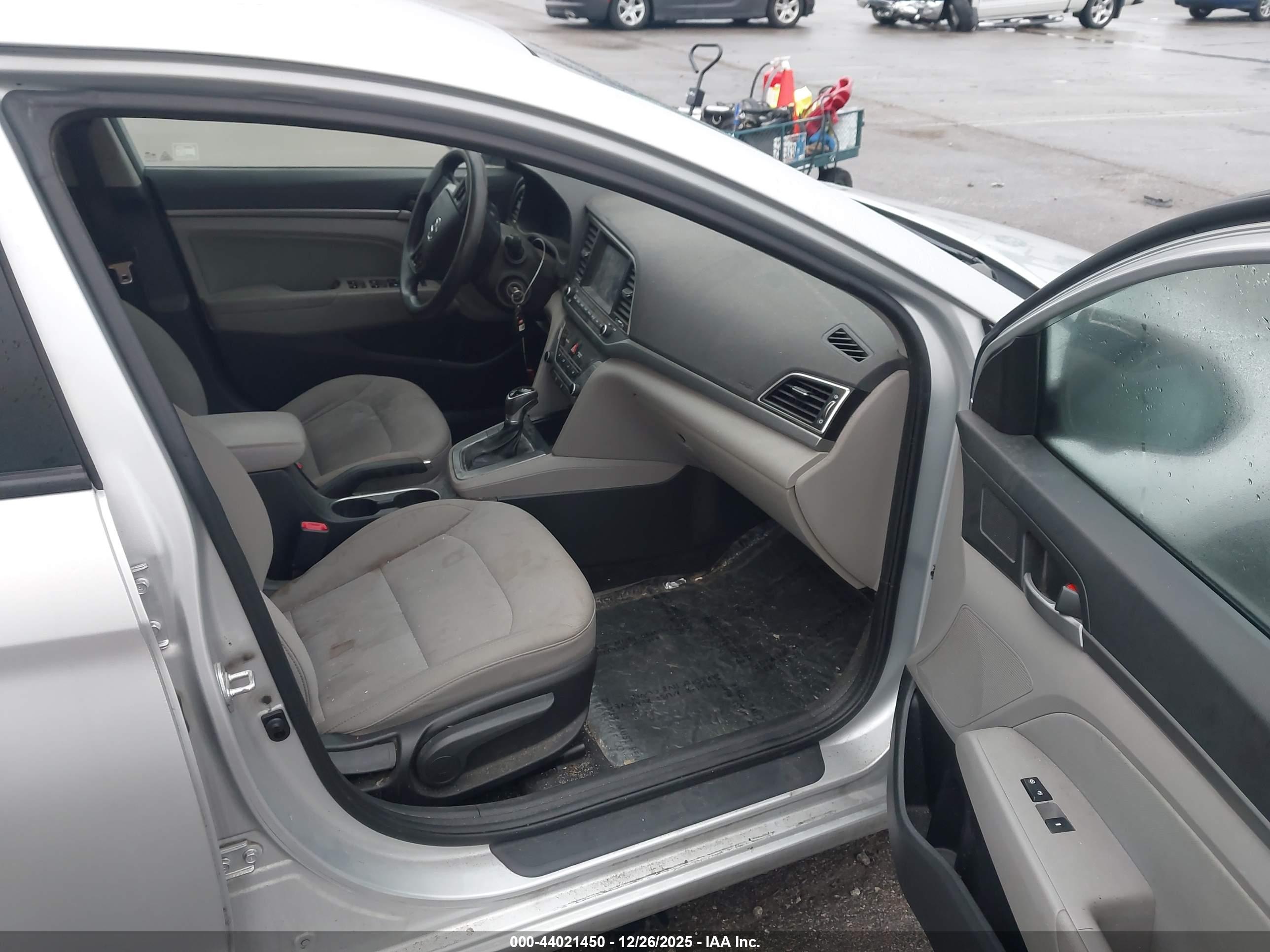 HYUNDAI ELANTRA image 5