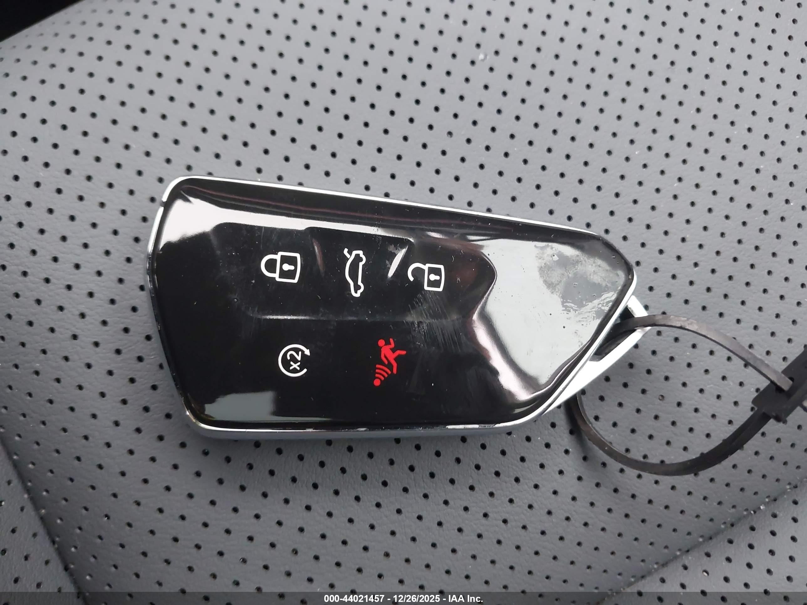 VOLKSWAGEN TIGUAN image 11