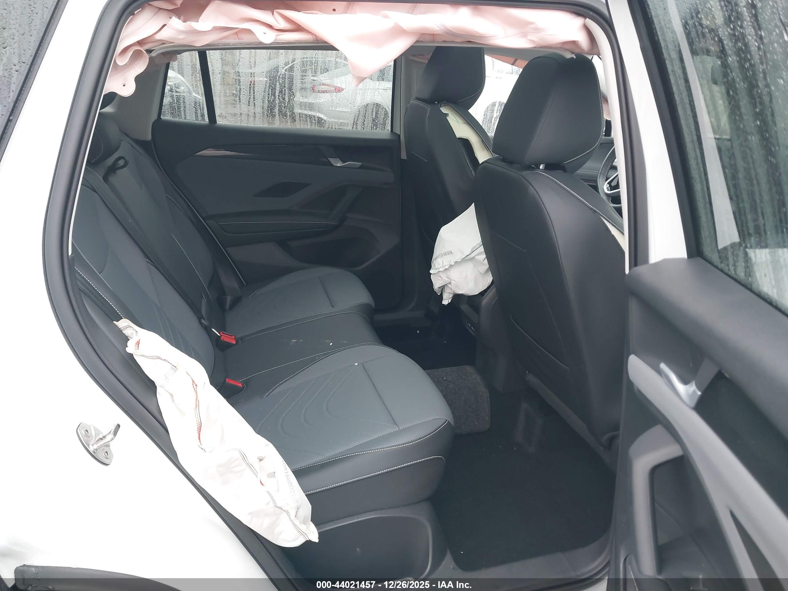 VOLKSWAGEN TIGUAN image 8