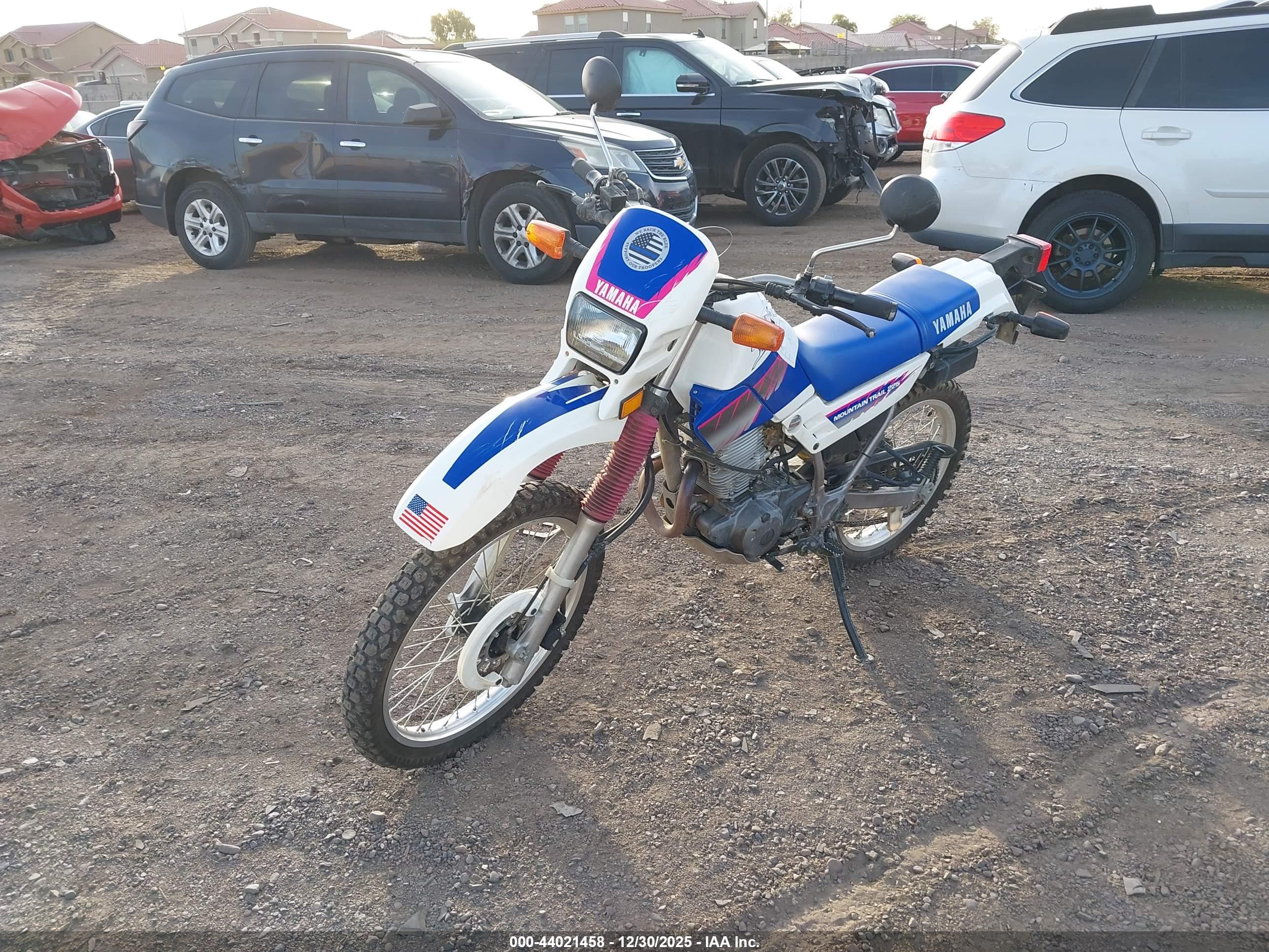 YAMAHA XT225 image 2