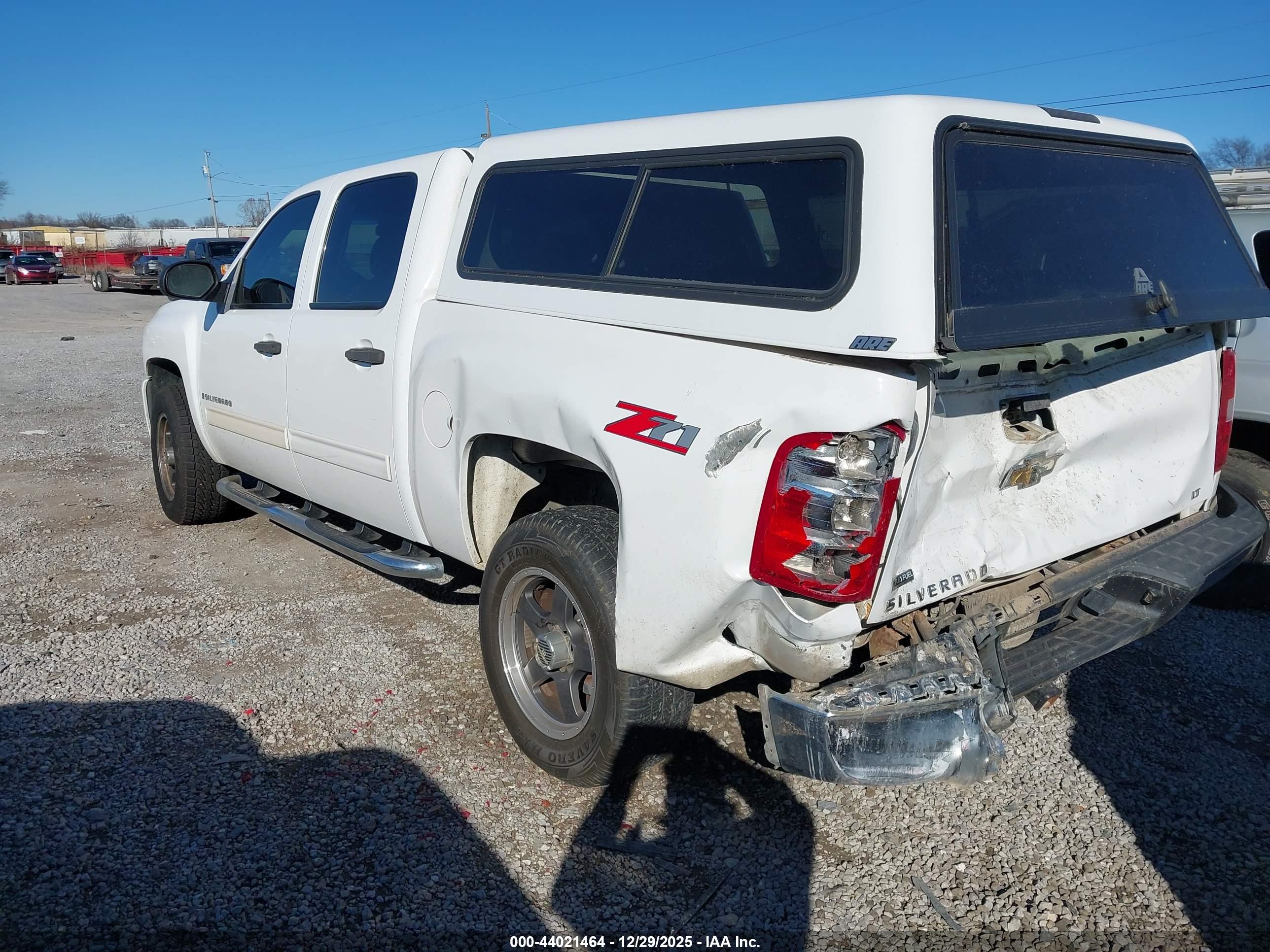 CHEVROLET SILVERADO image 3