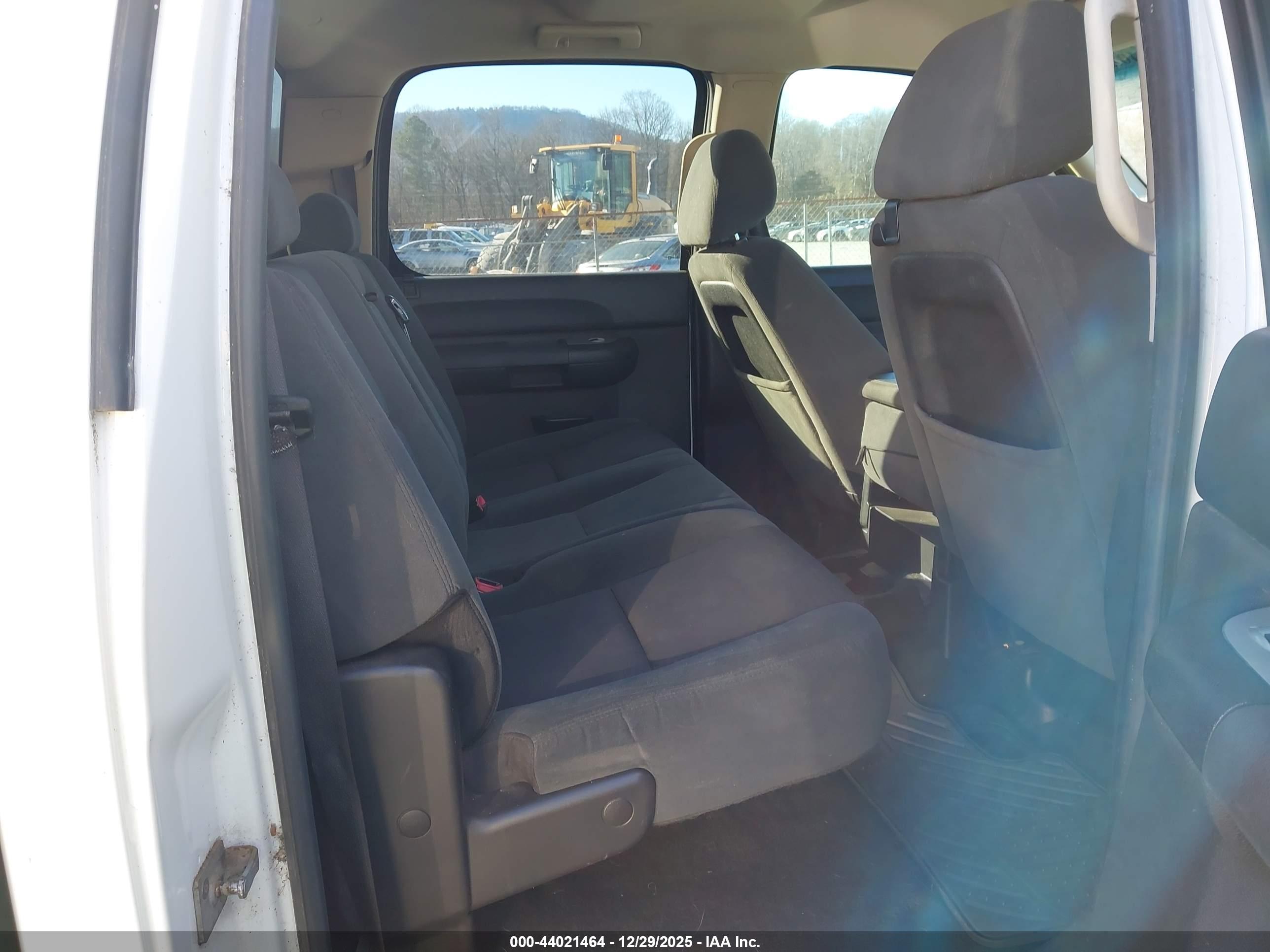 CHEVROLET SILVERADO image 8