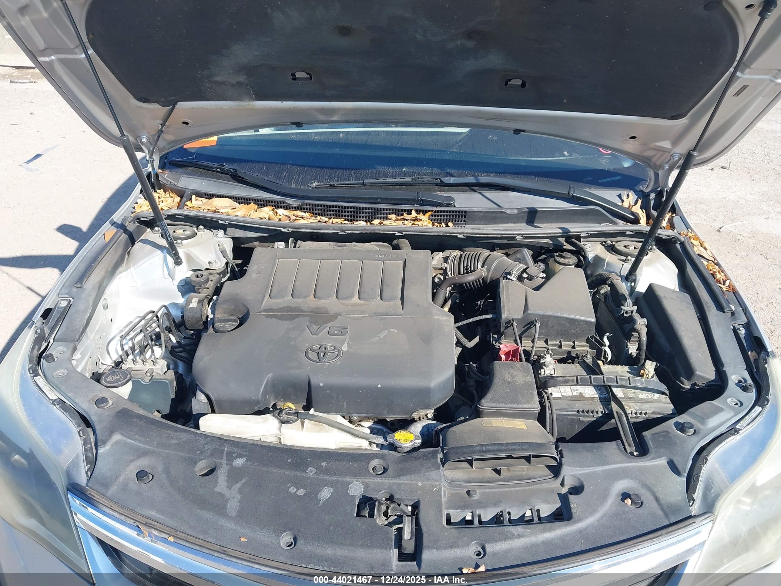 TOYOTA AVALON image 10
