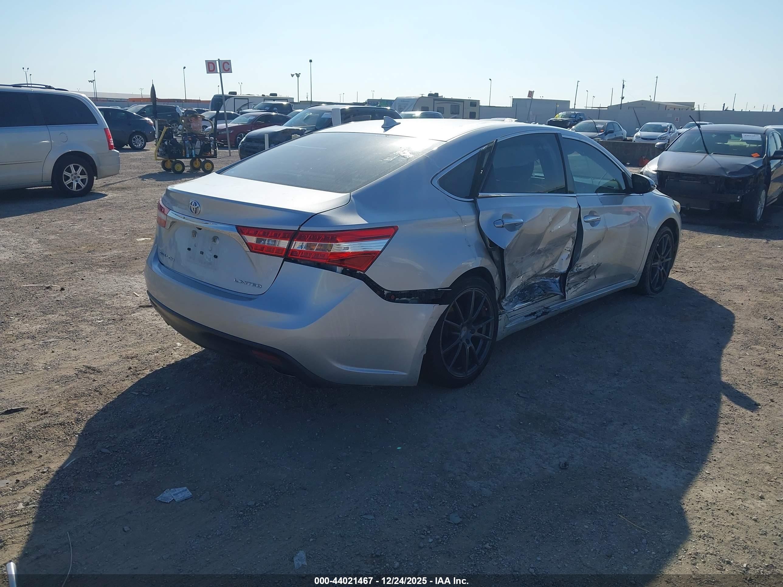 TOYOTA AVALON image 4