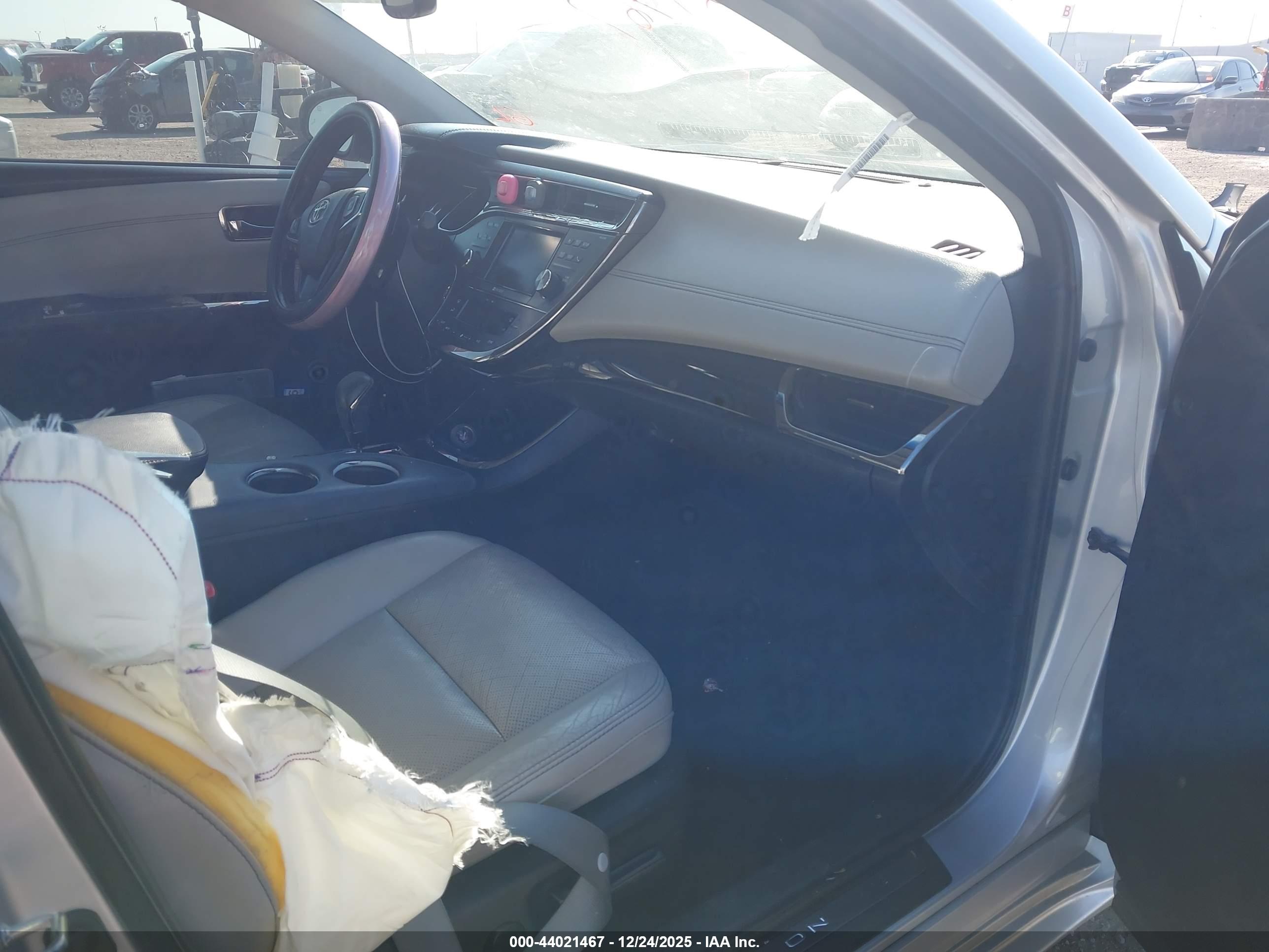 TOYOTA AVALON image 5