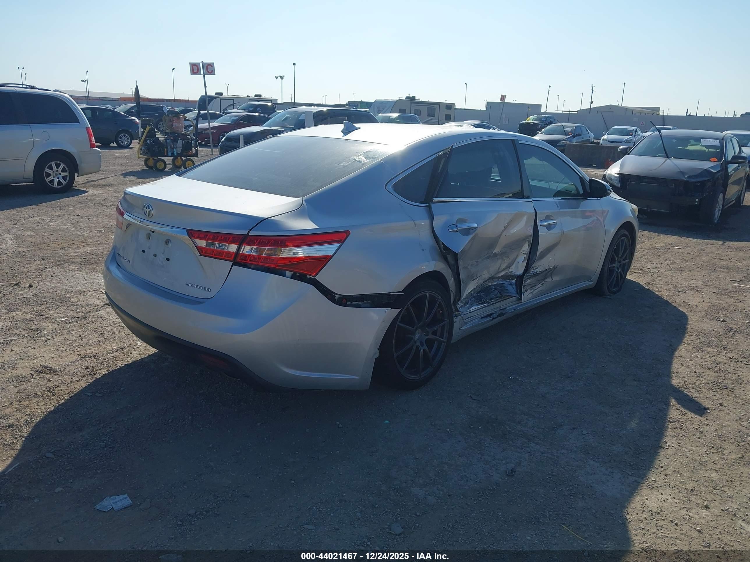 TOYOTA AVALON image 6