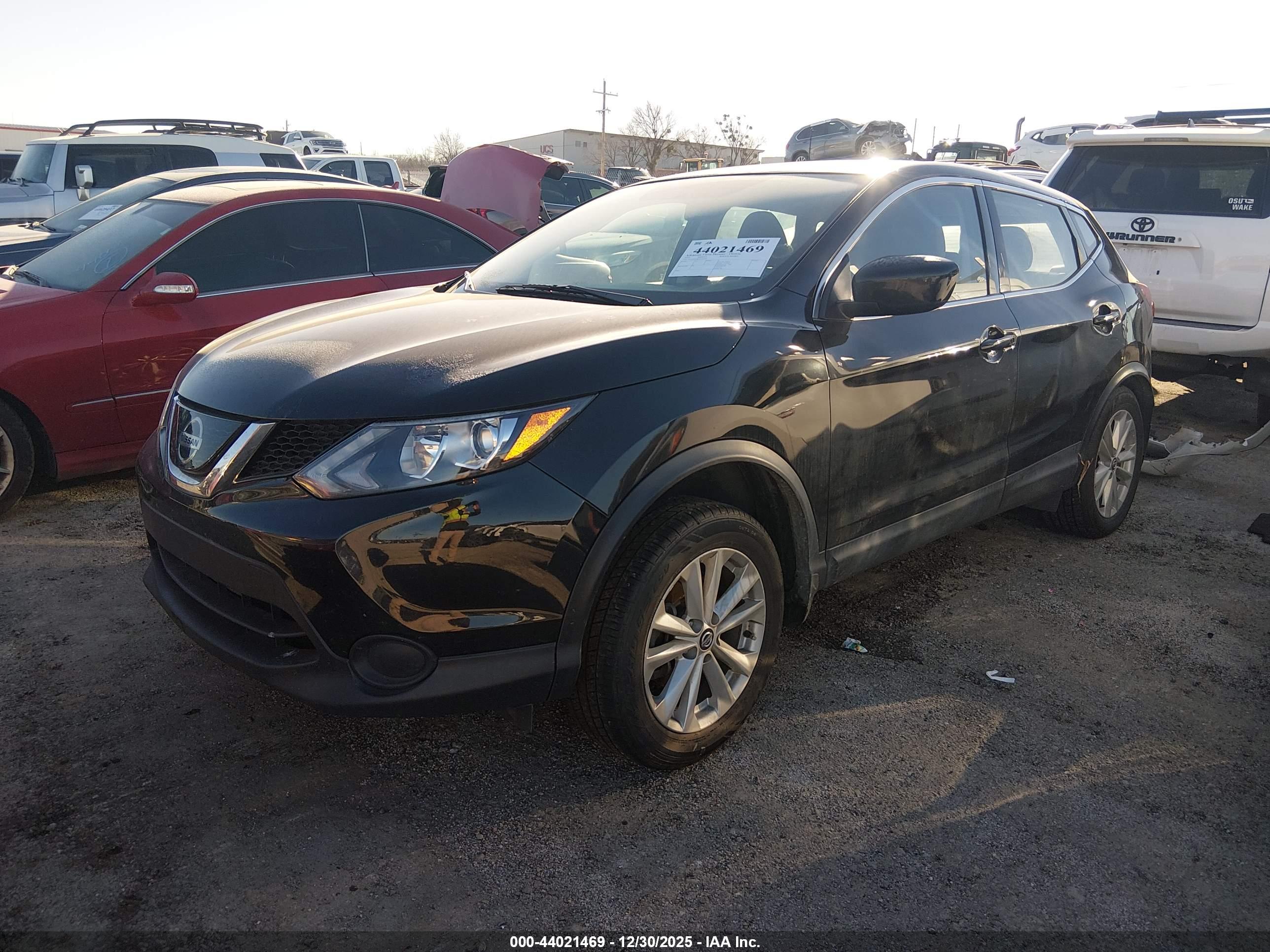 NISSAN ROGUE image 2
