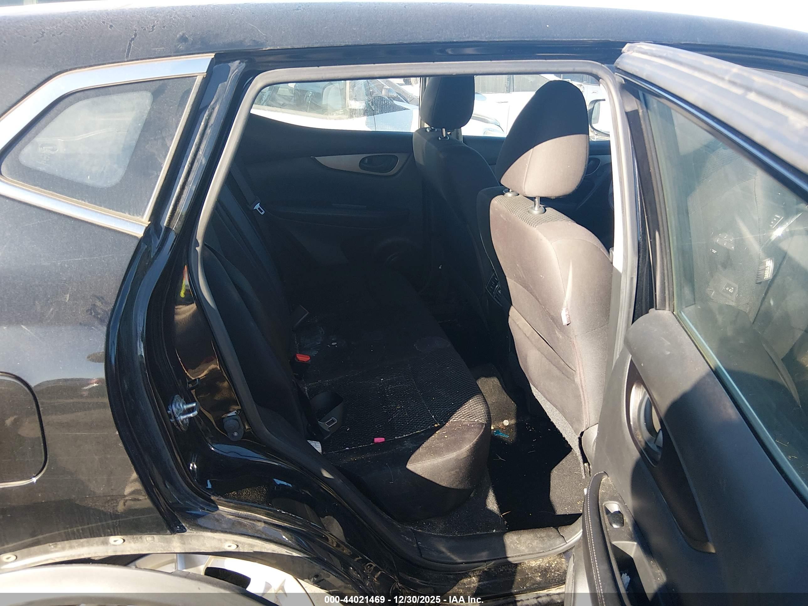 NISSAN ROGUE image 8