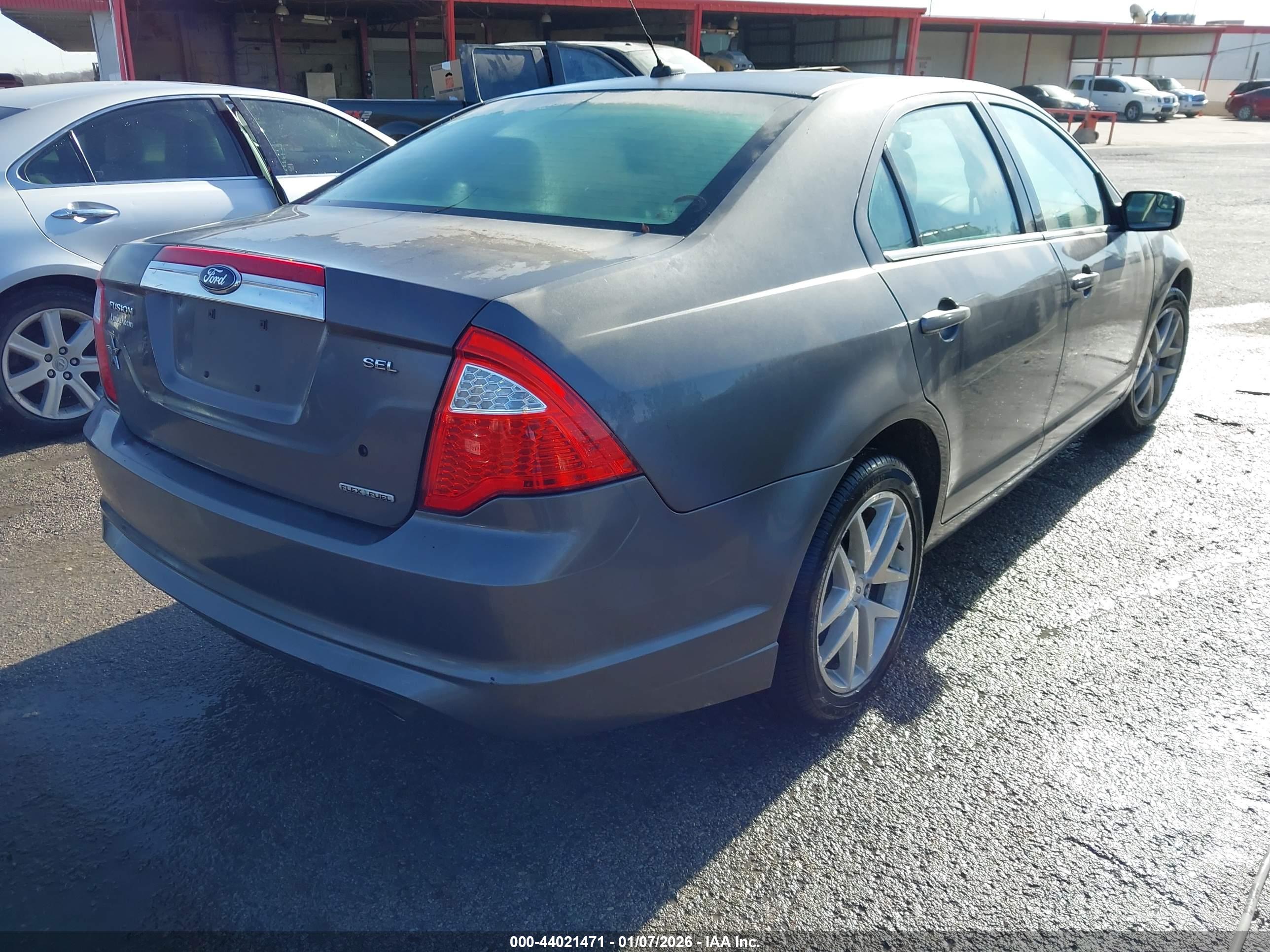 FORD FUSION image 4