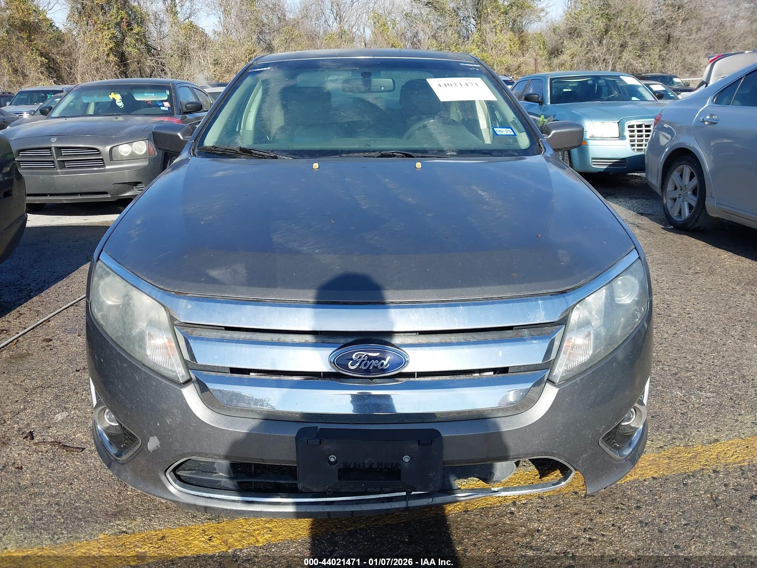 FORD FUSION image 6