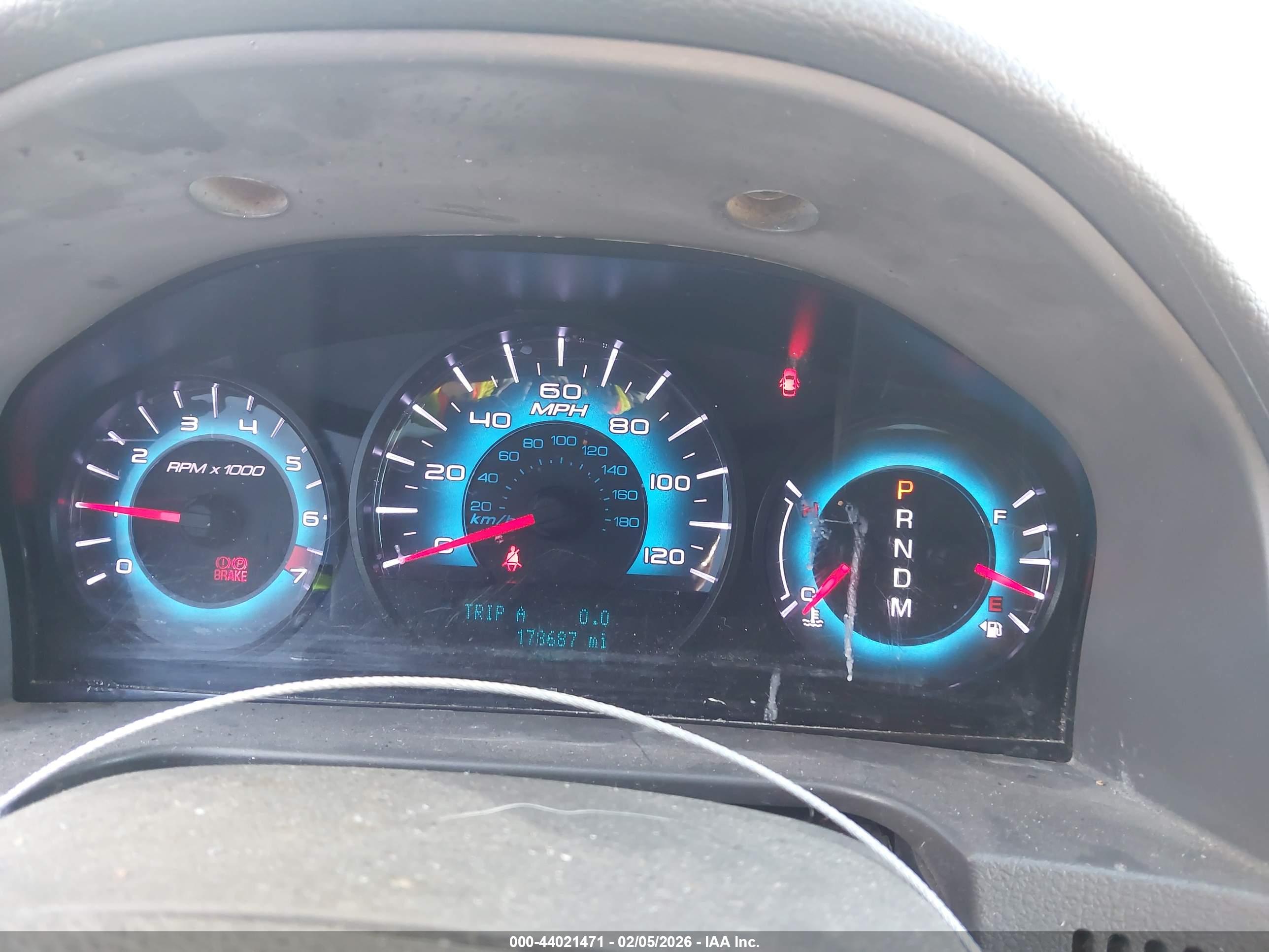 FORD FUSION image 7