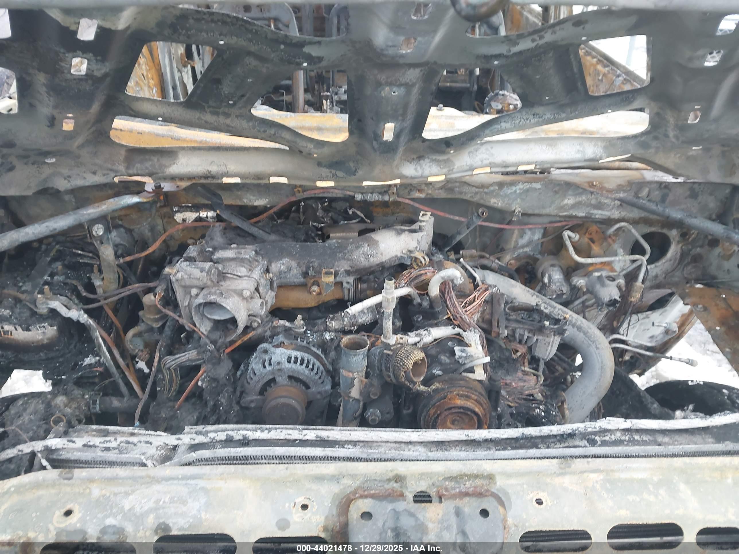 CHEVROLET SILVERADO image 10