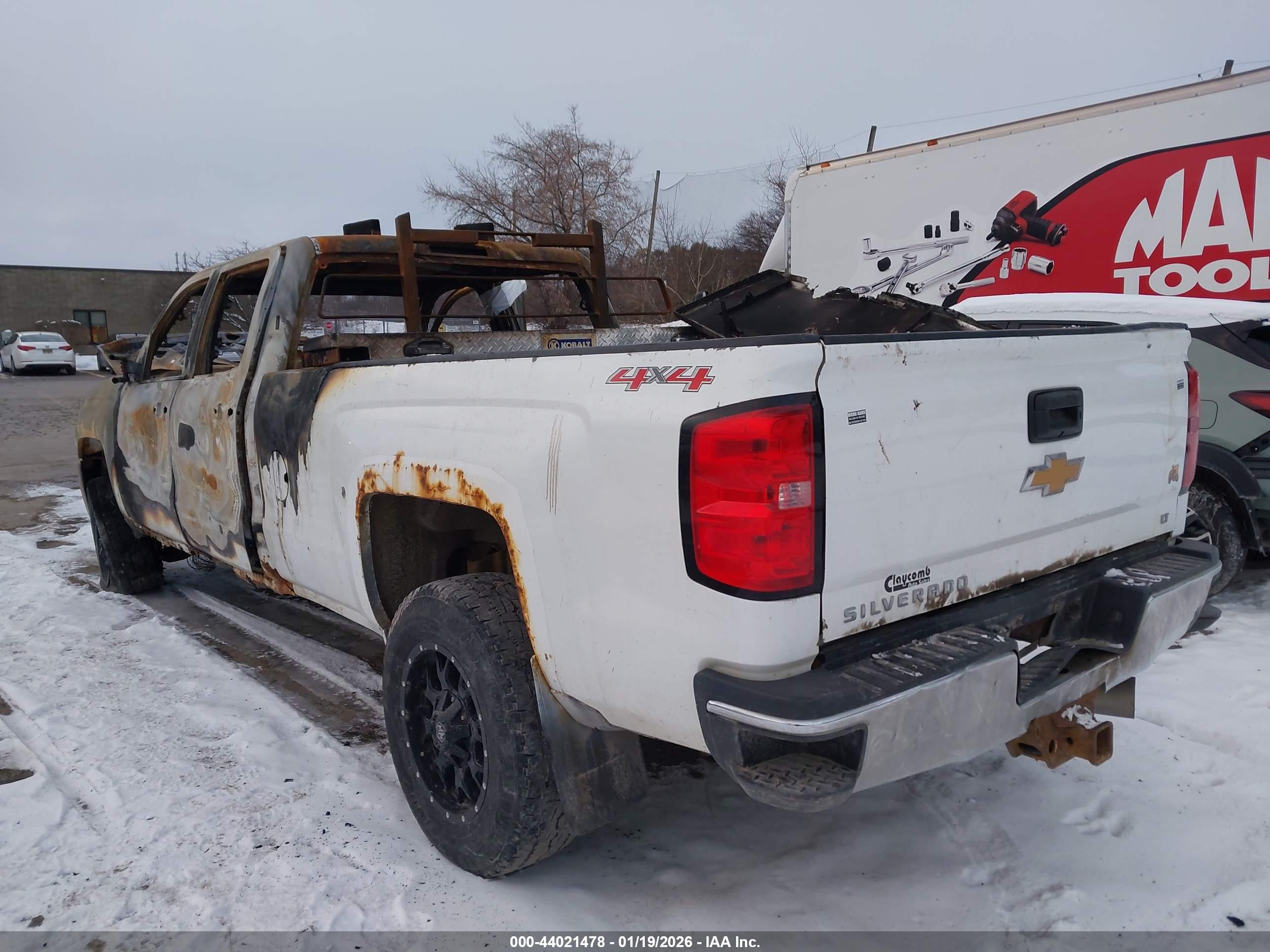 CHEVROLET SILVERADO image 3