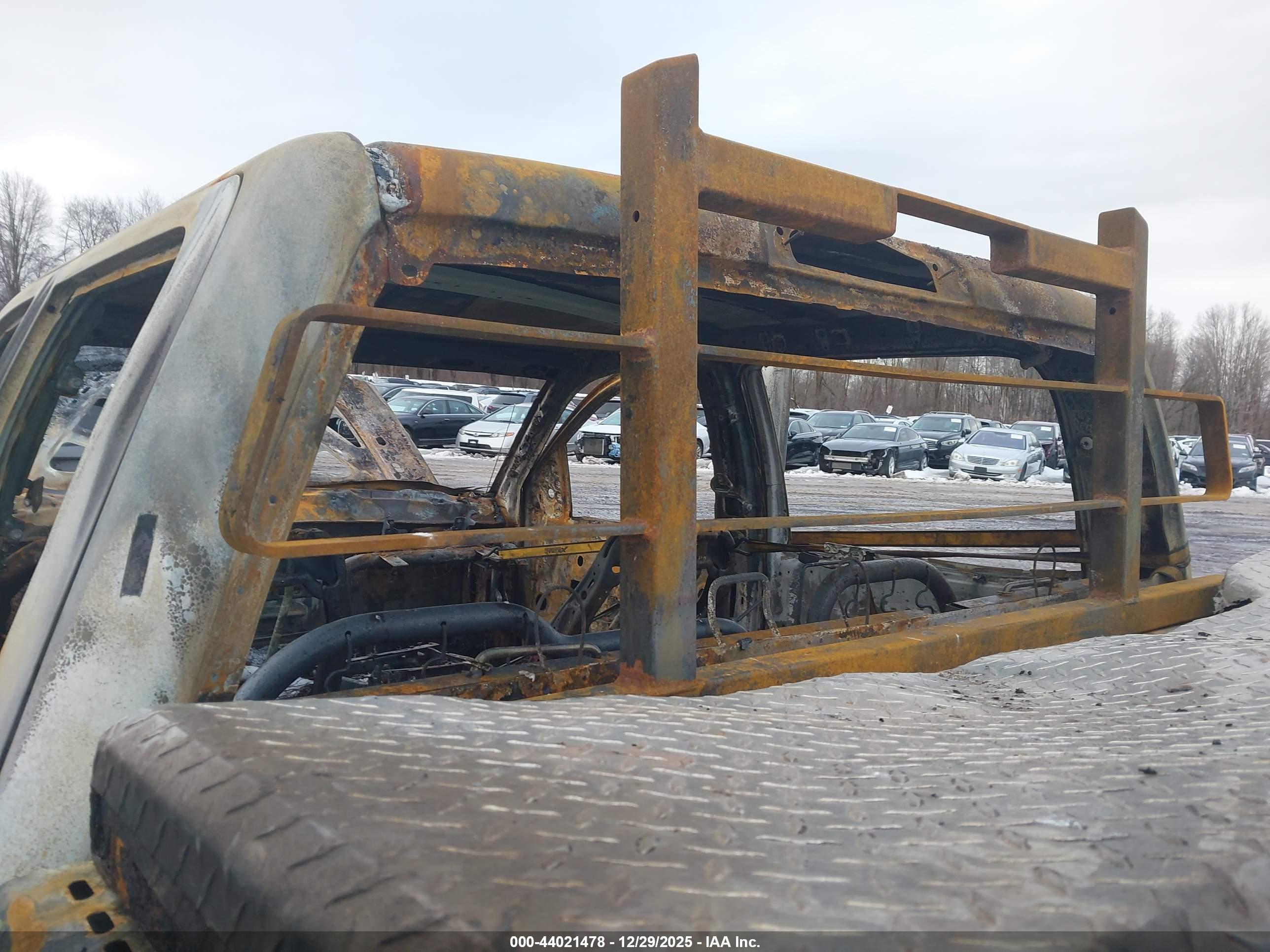 CHEVROLET SILVERADO image 8