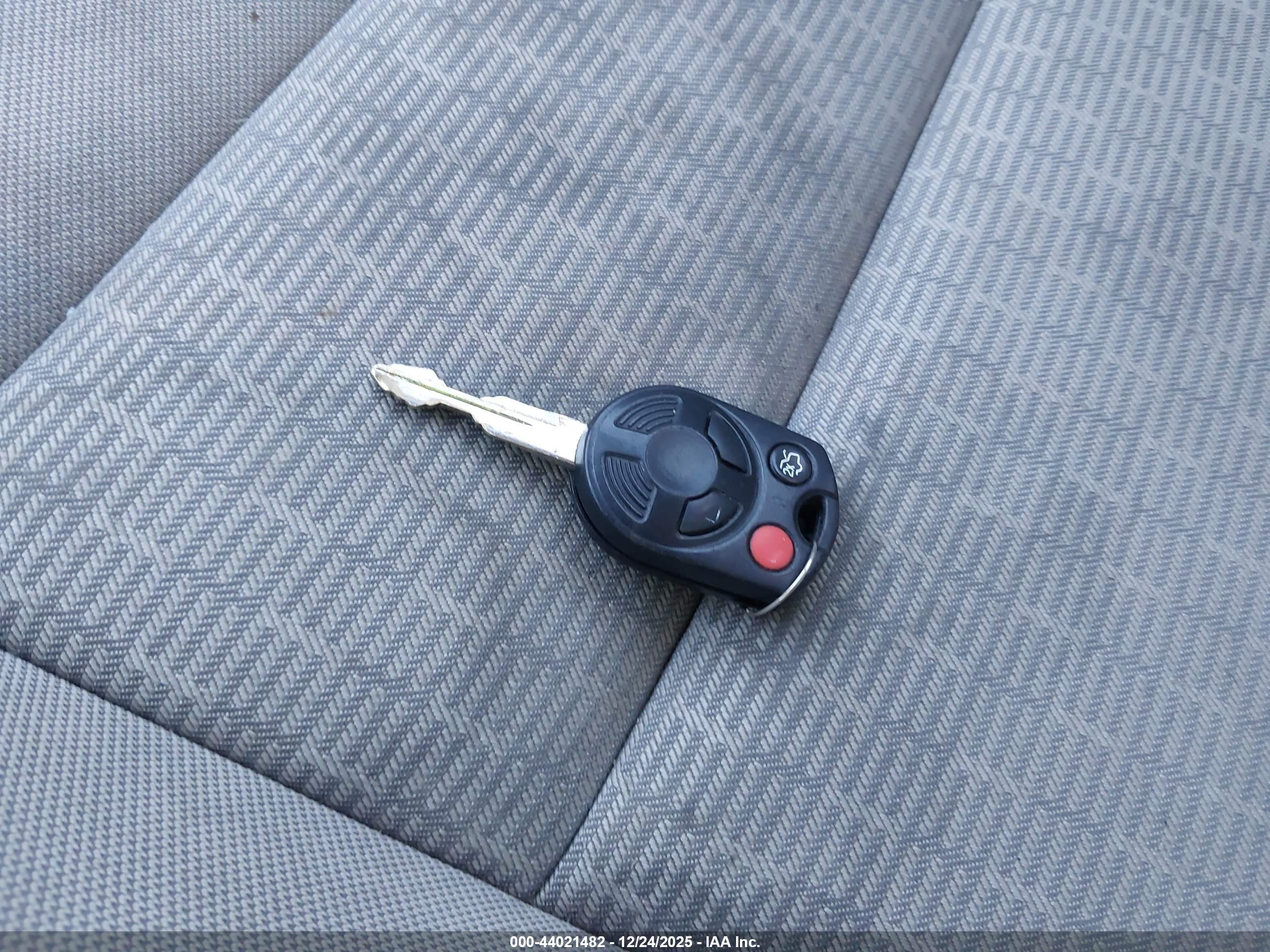 FORD FUSION image 11
