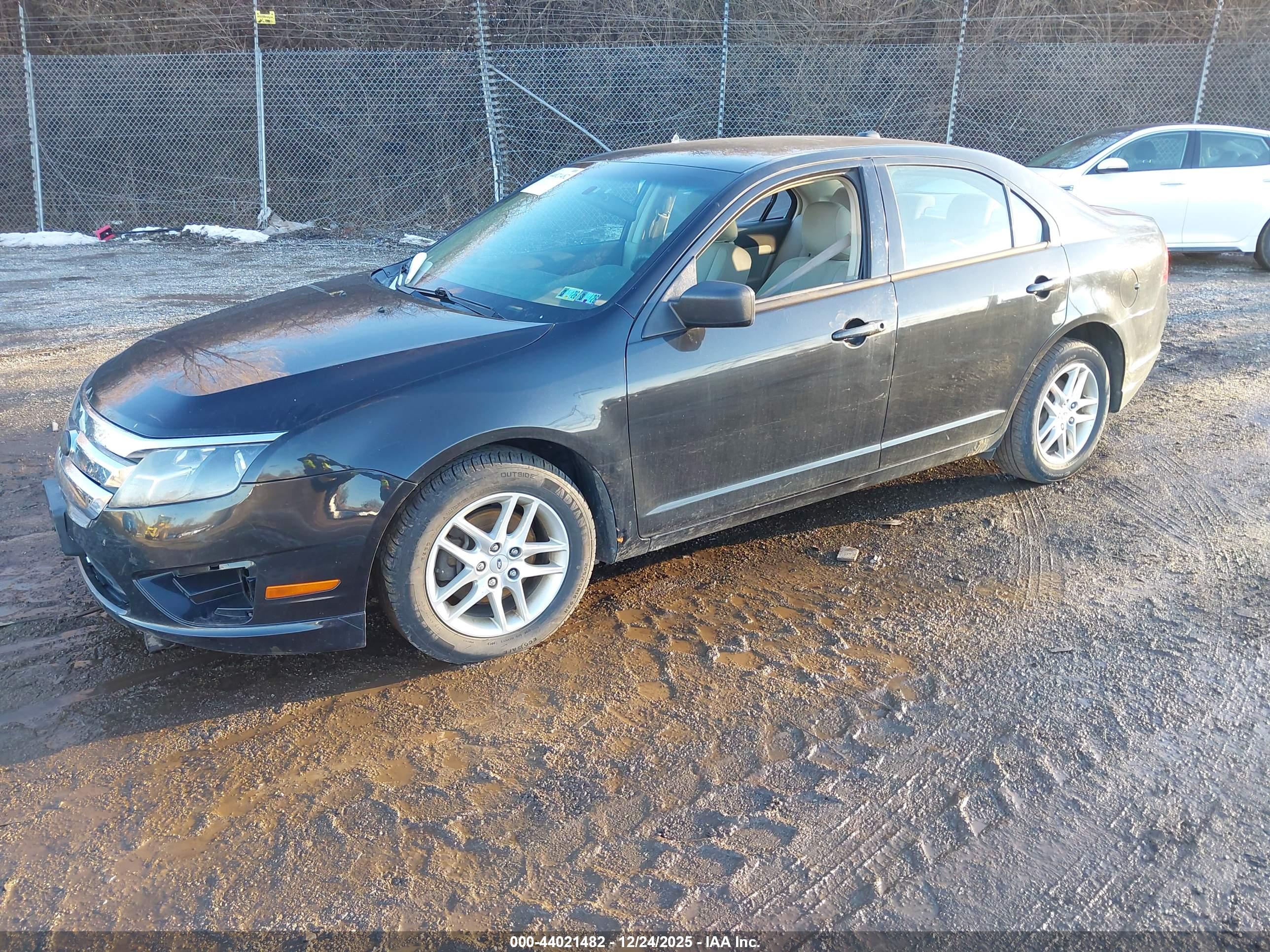 FORD FUSION image 2