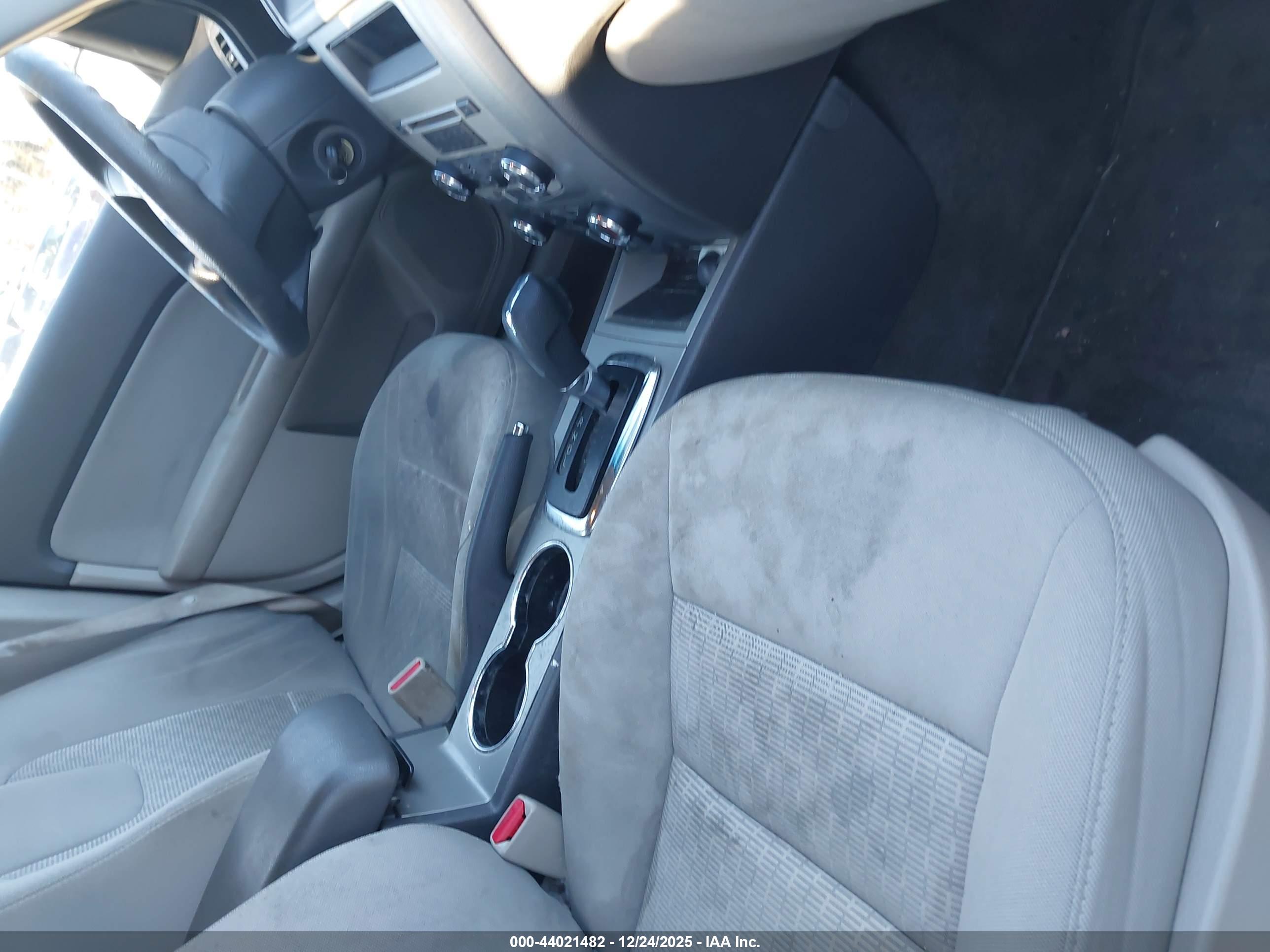 FORD FUSION image 5