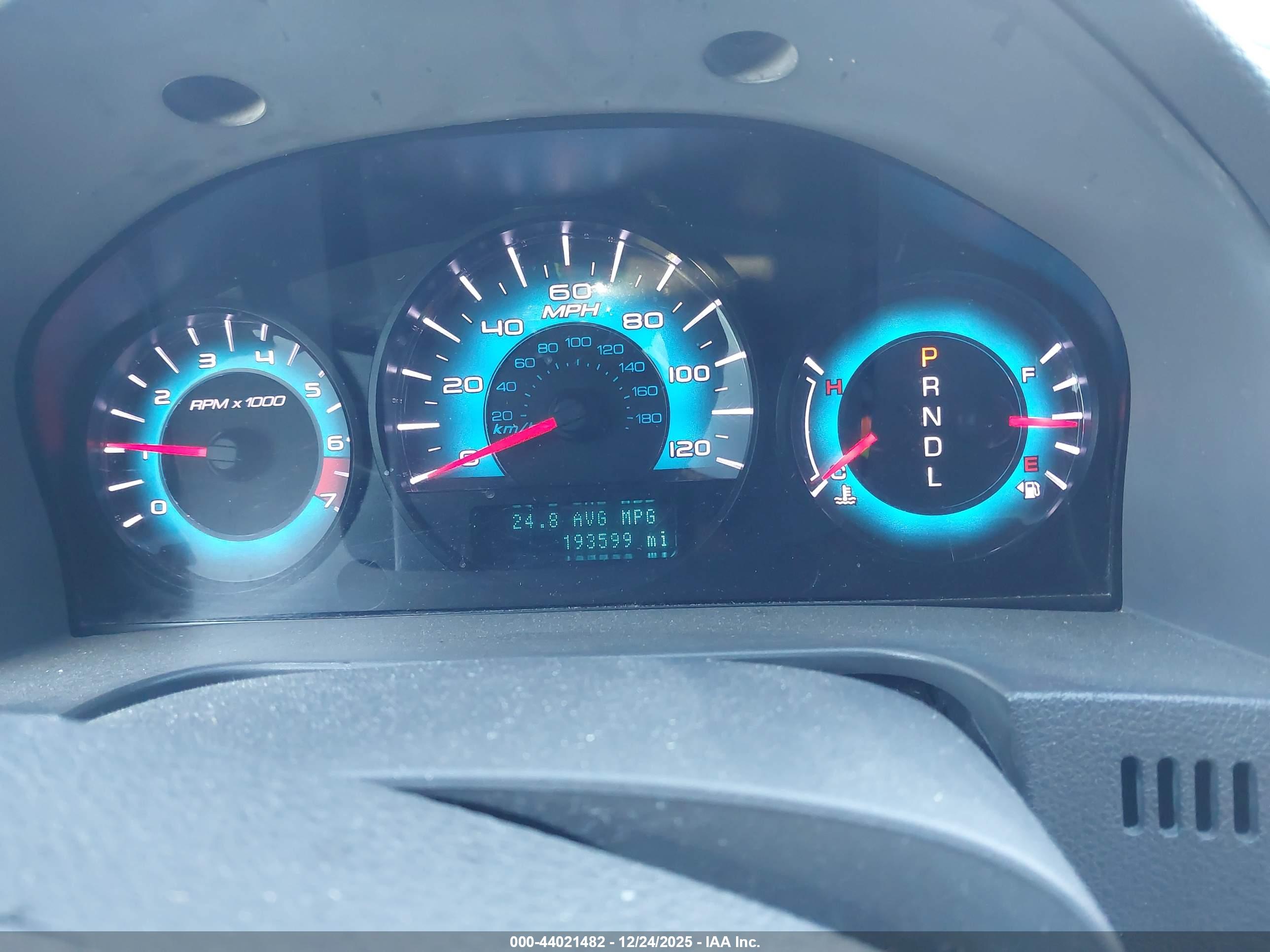 FORD FUSION image 7
