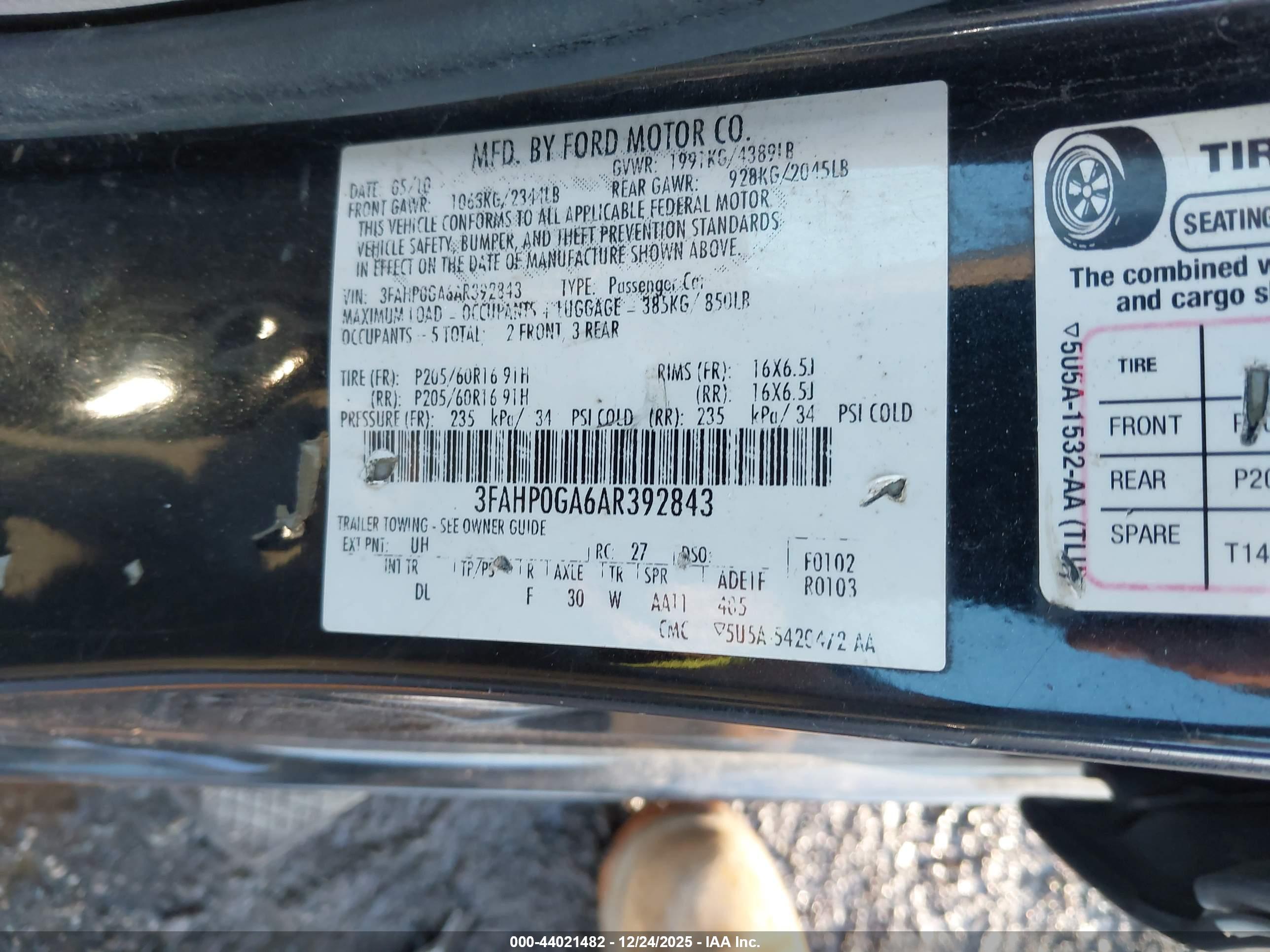 FORD FUSION image 9