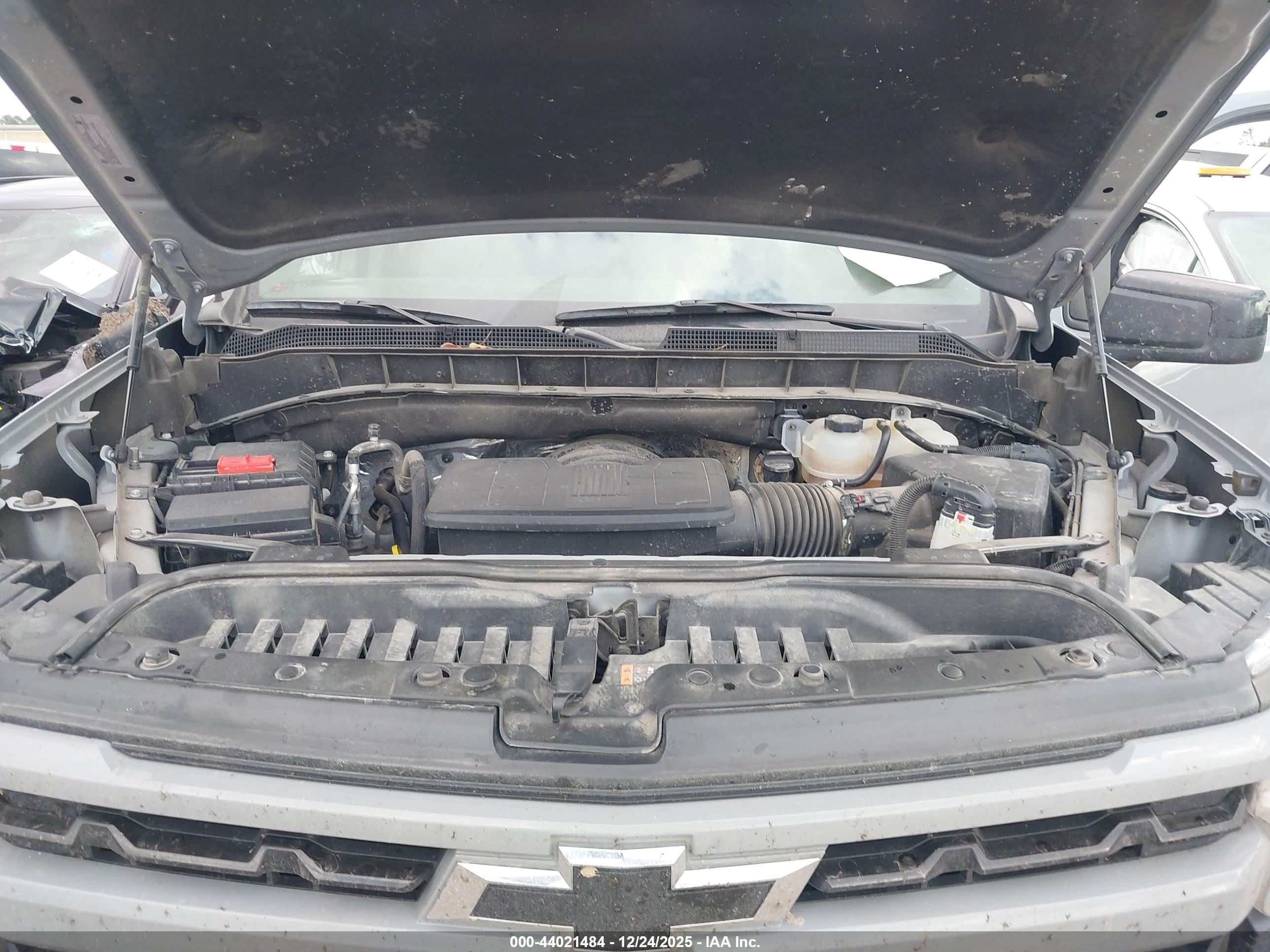 CHEVROLET SILVERADO image 10