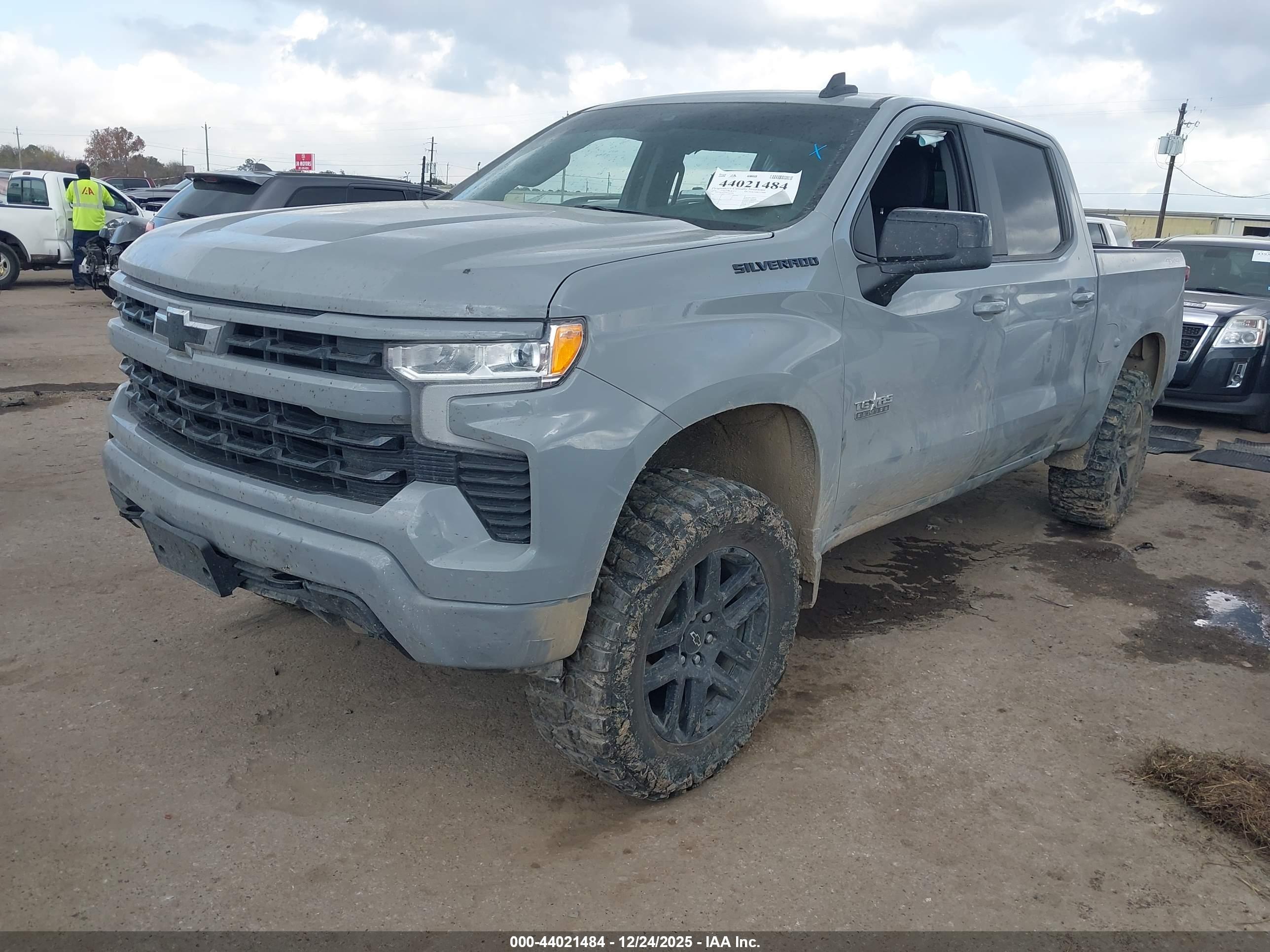 CHEVROLET SILVERADO image 2