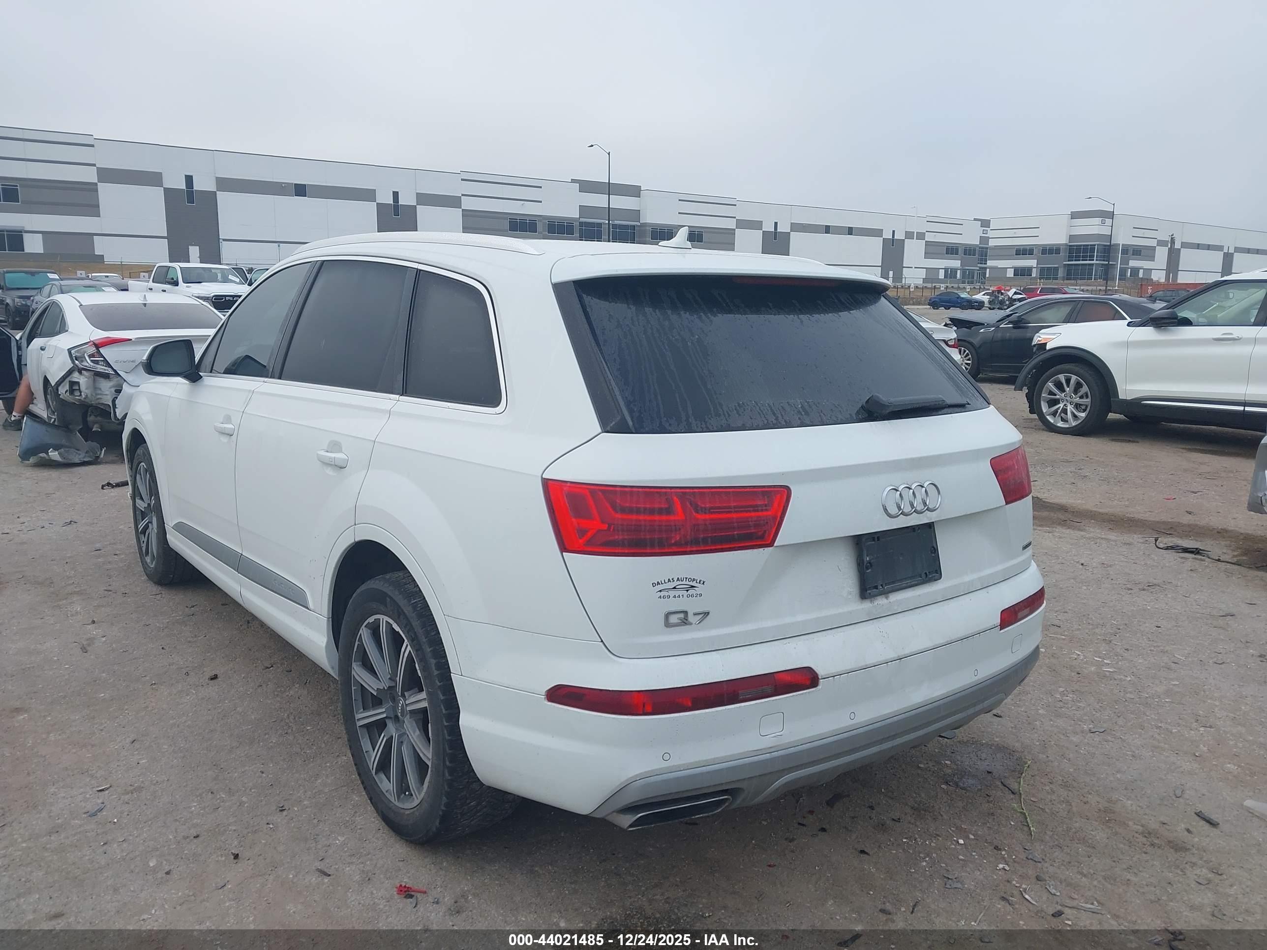 AUDI Q7 image 3