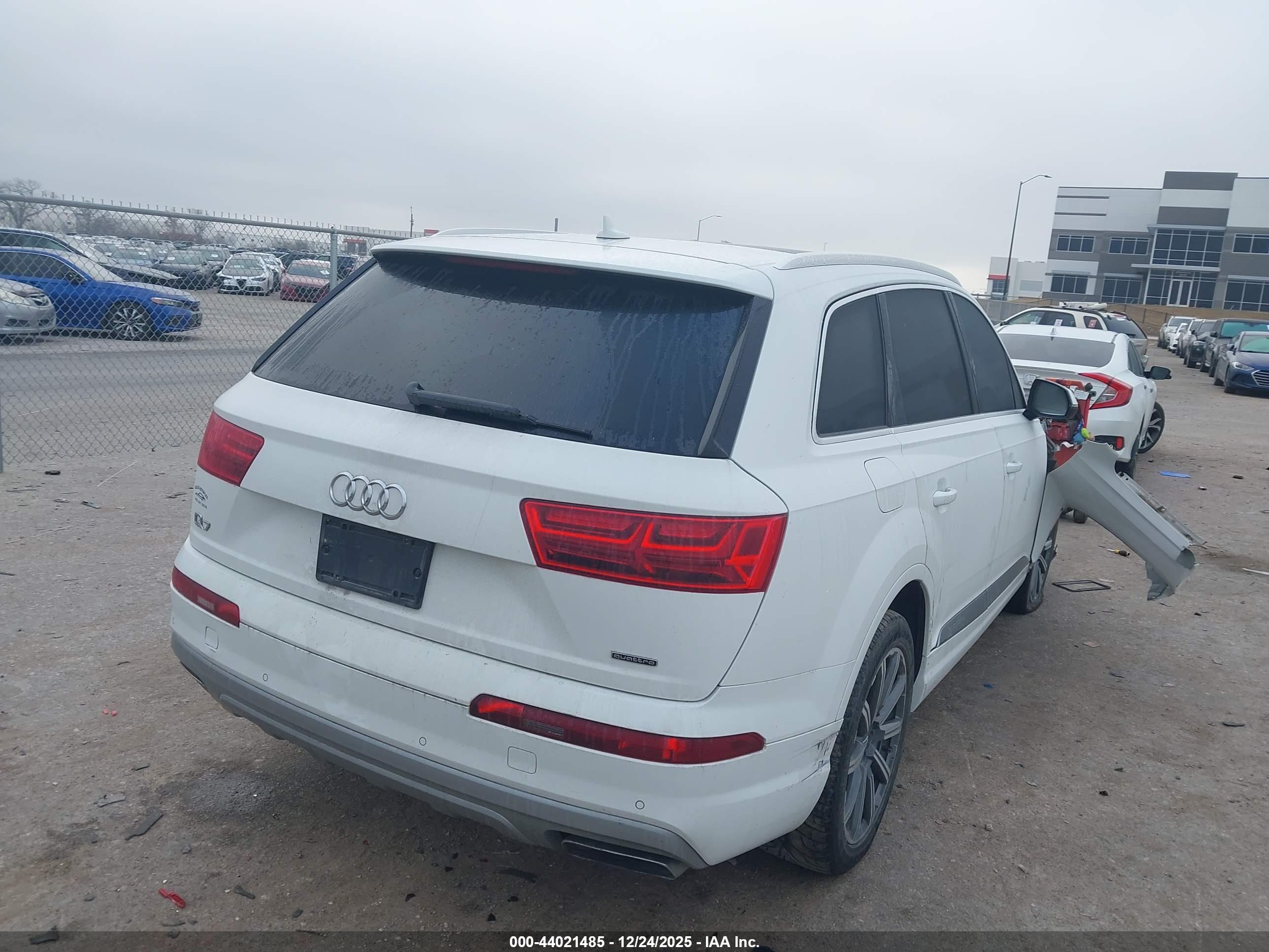 AUDI Q7 image 4