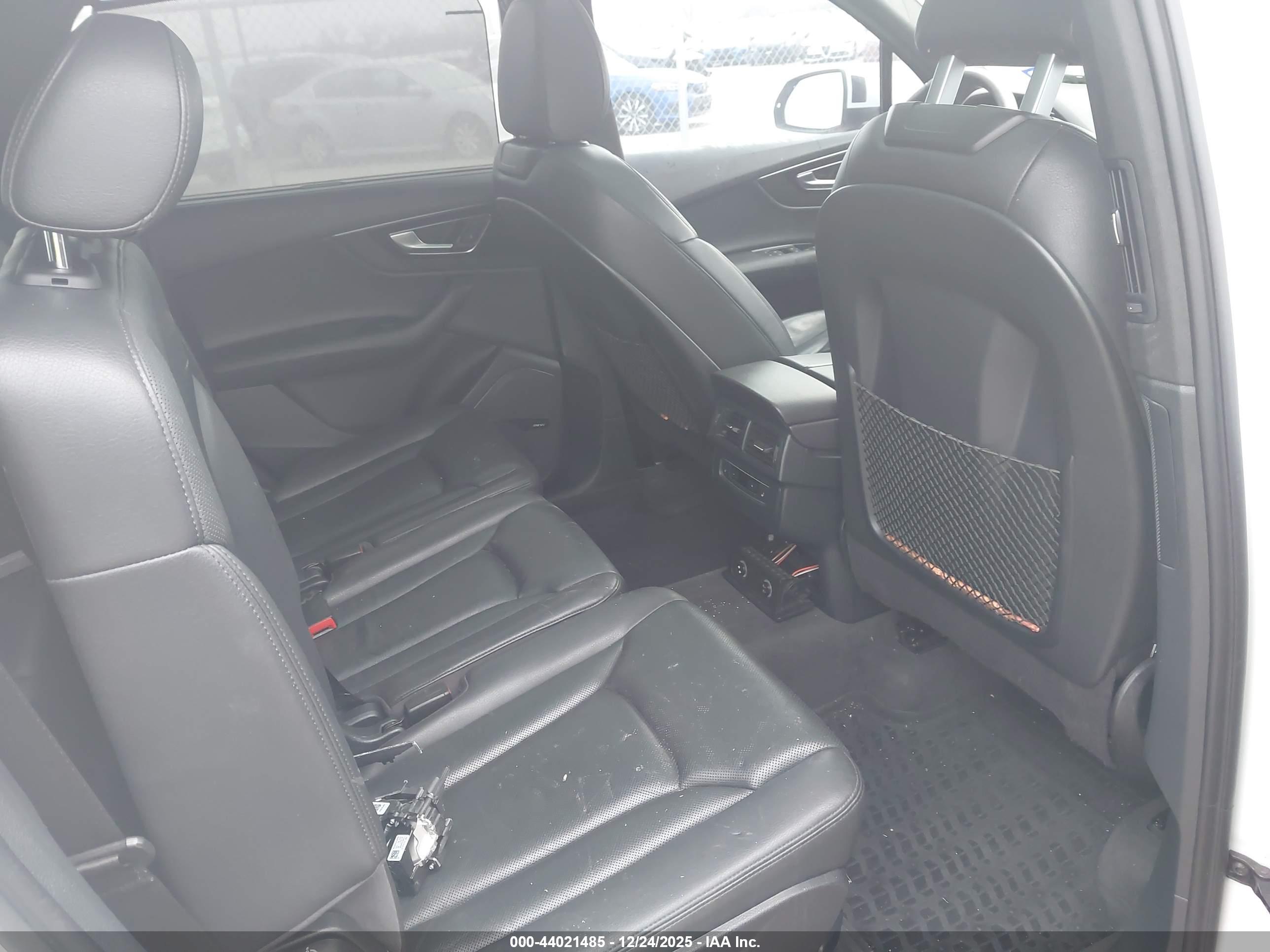 AUDI Q7 image 8