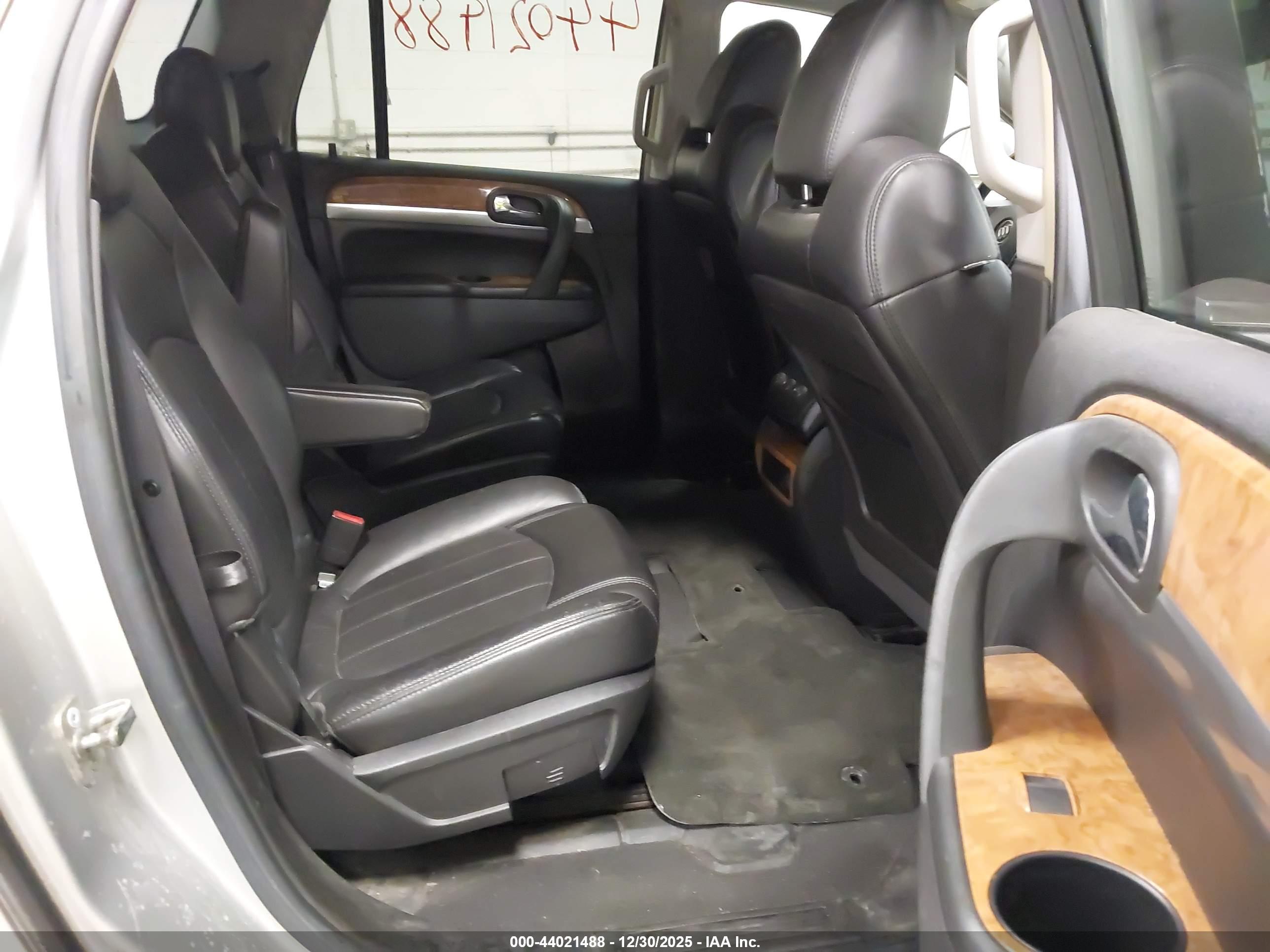 BUICK ENCLAVE image 8
