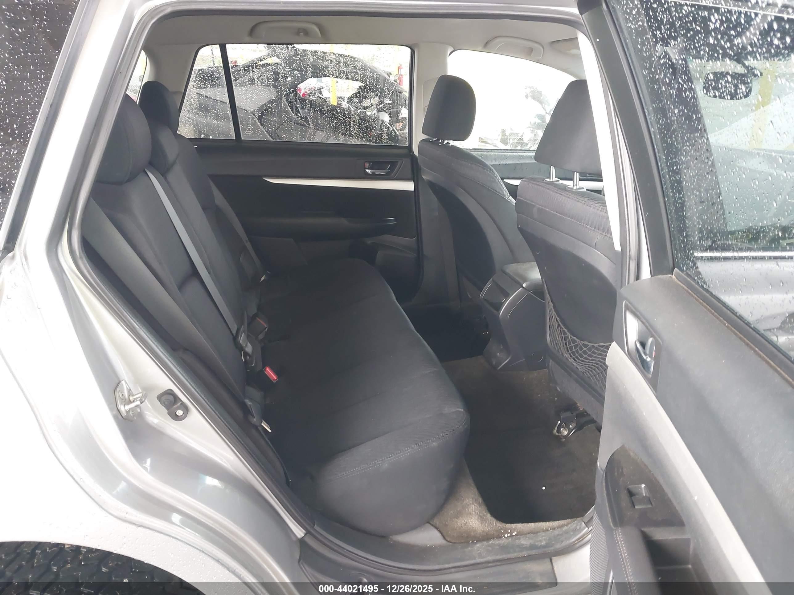 SUBARU OUTBACK image 8