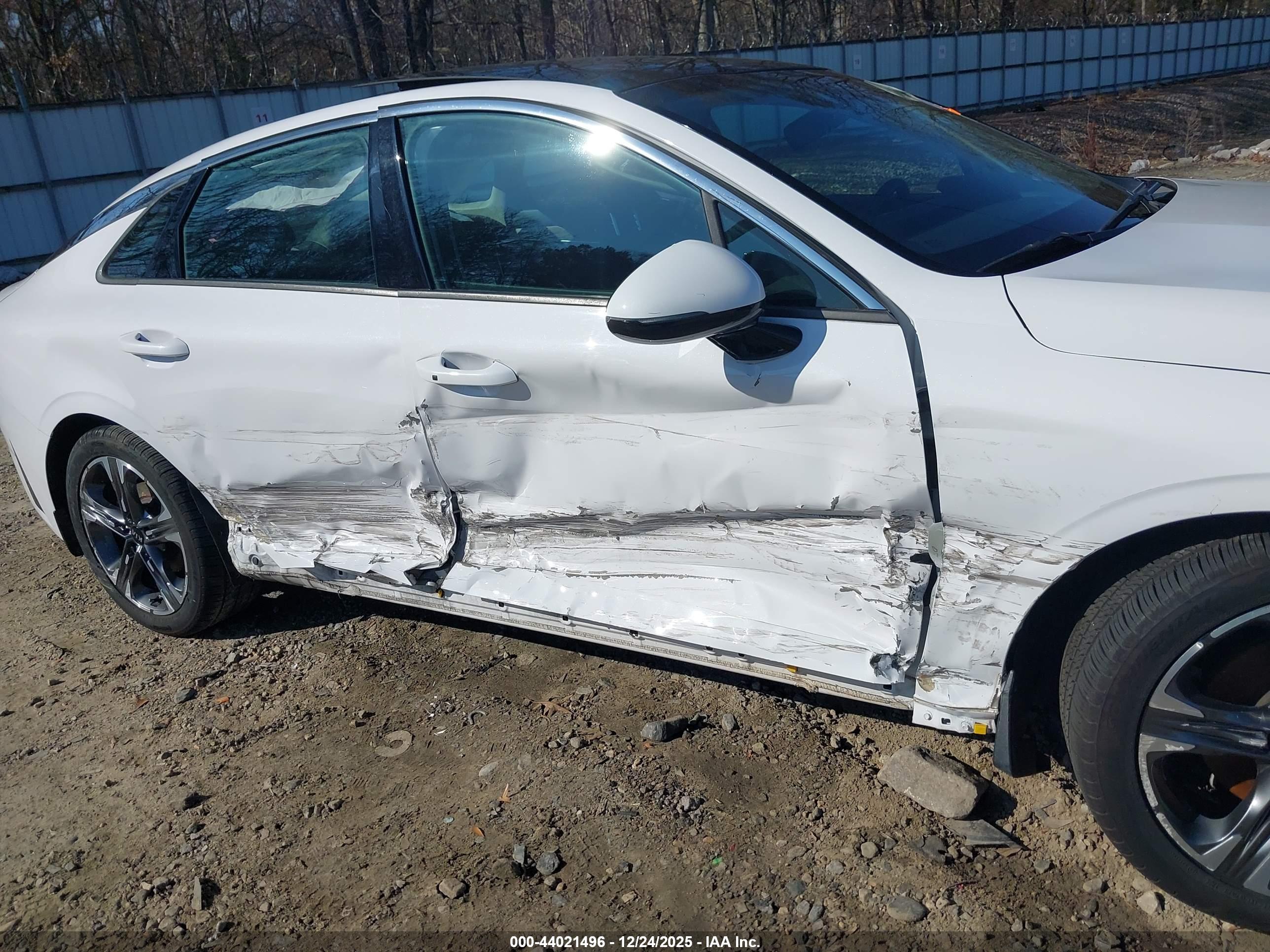 KIA K5 image 6