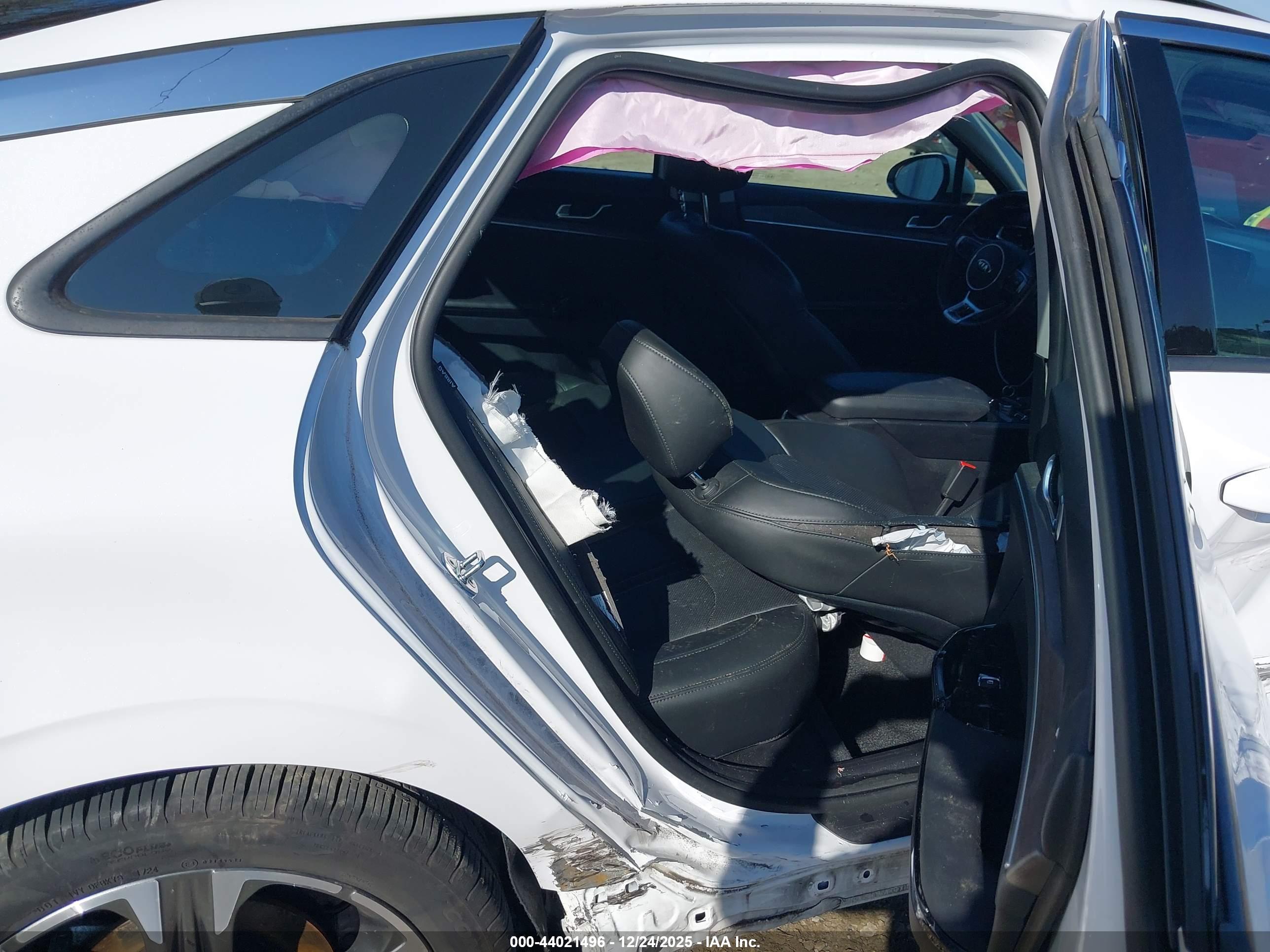 KIA K5 image 8