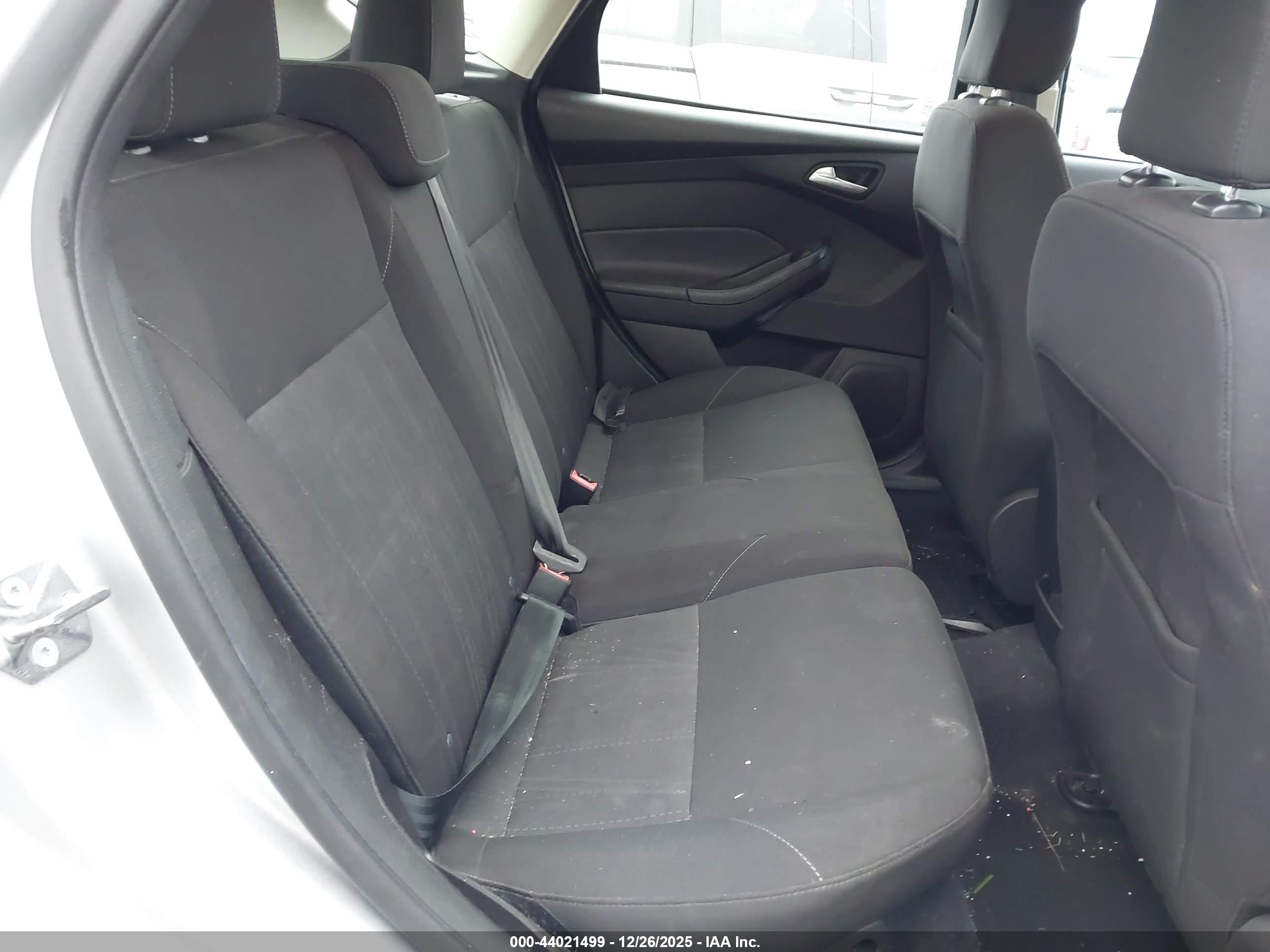 FORD FOCUS image 8