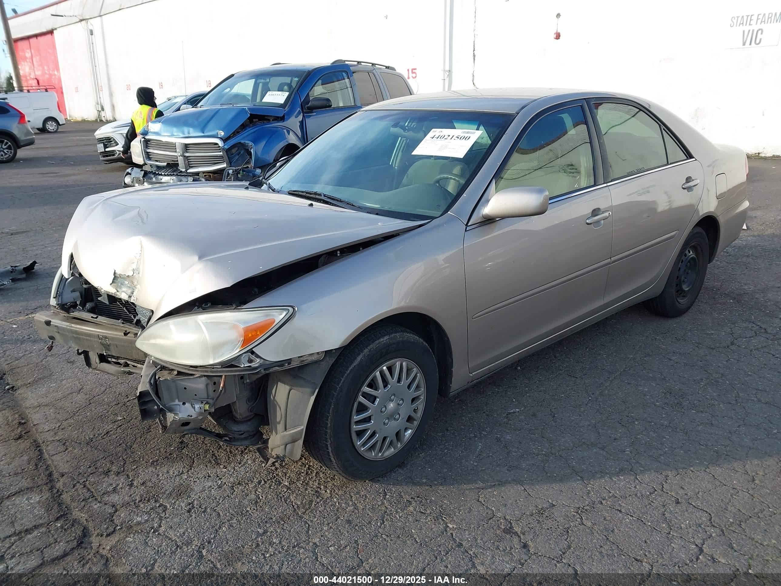 TOYOTA CAMRY image 2