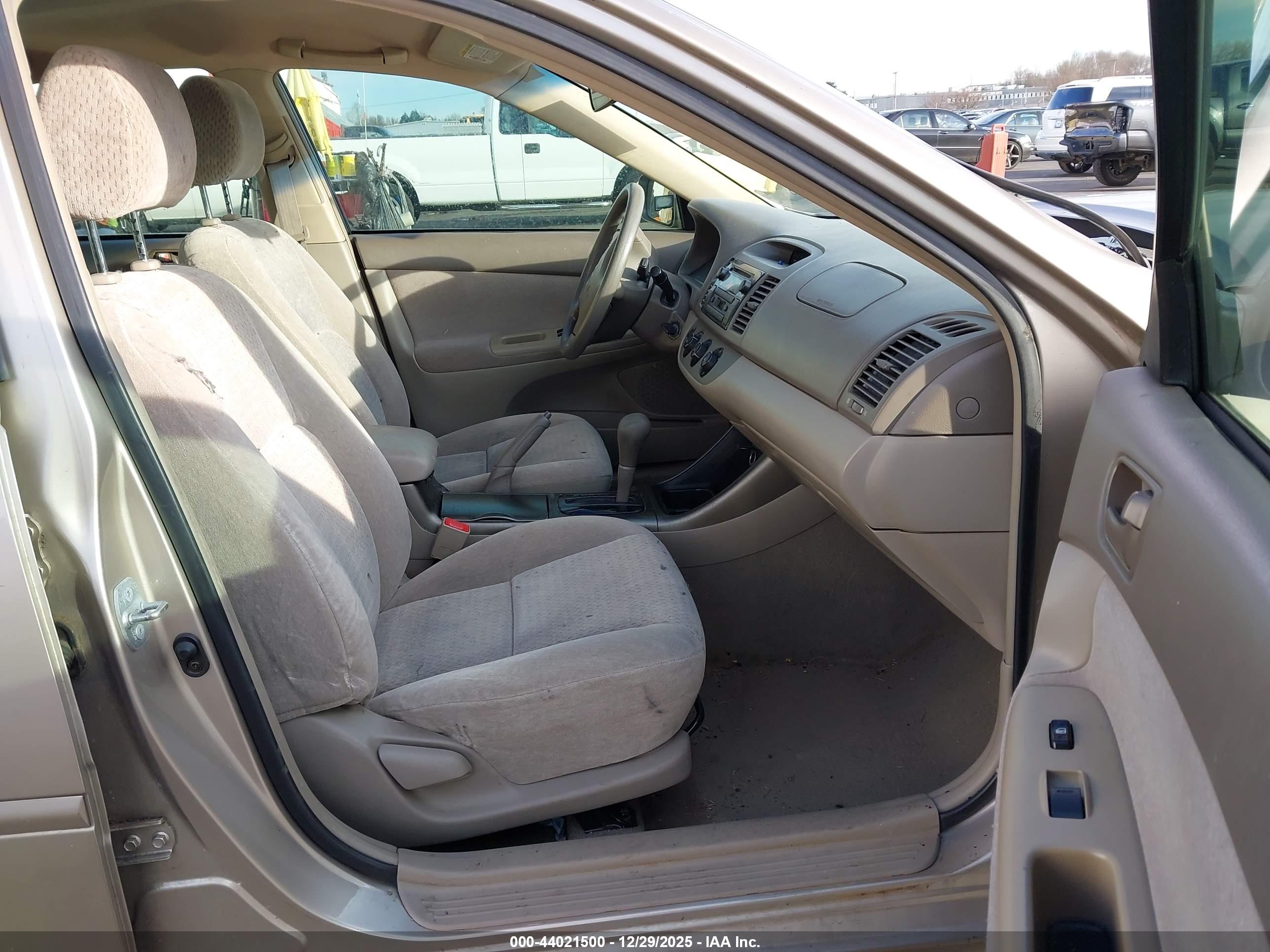TOYOTA CAMRY image 5