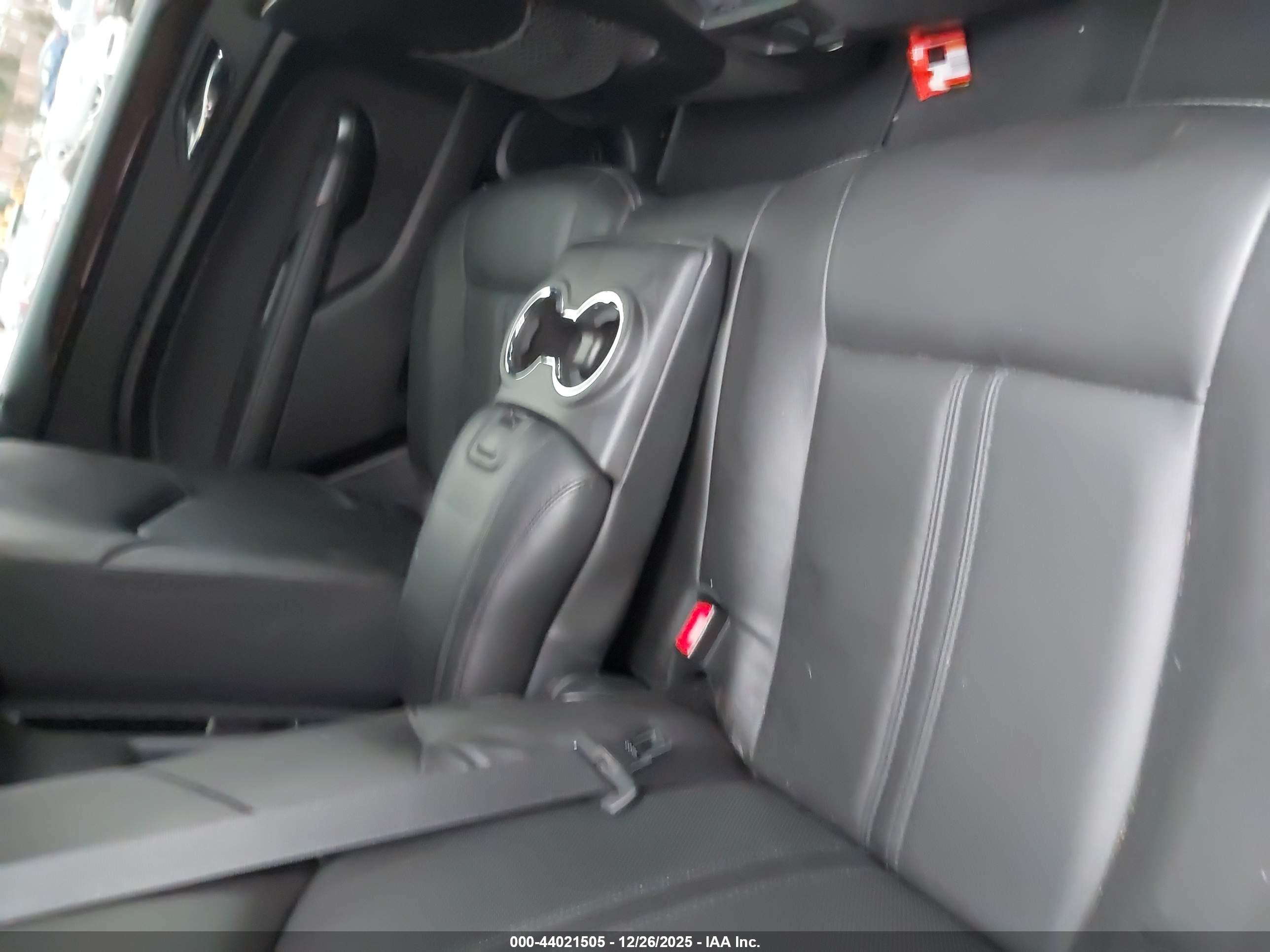 CADILLAC SRX image 8