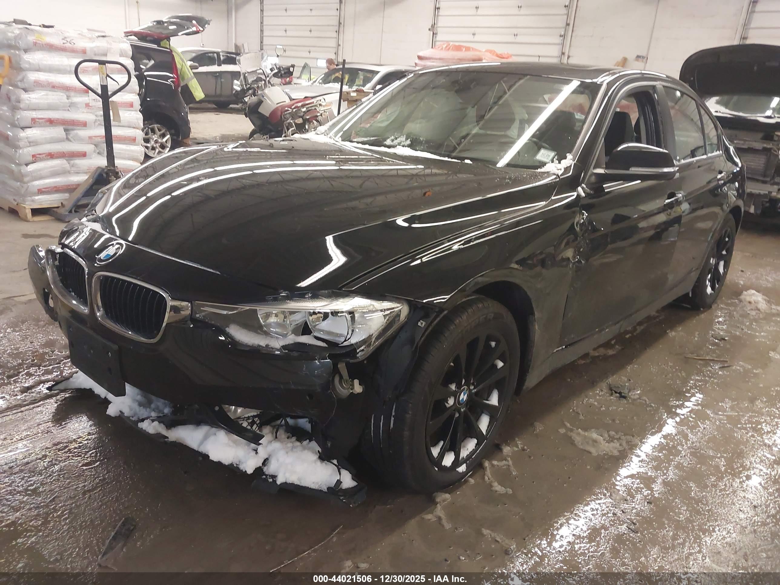 BMW 320I image 2