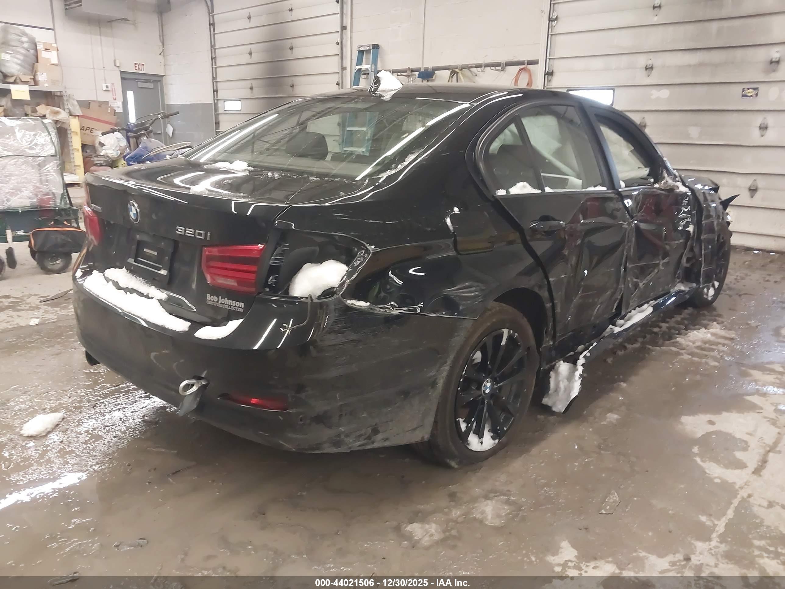 BMW 320I image 4