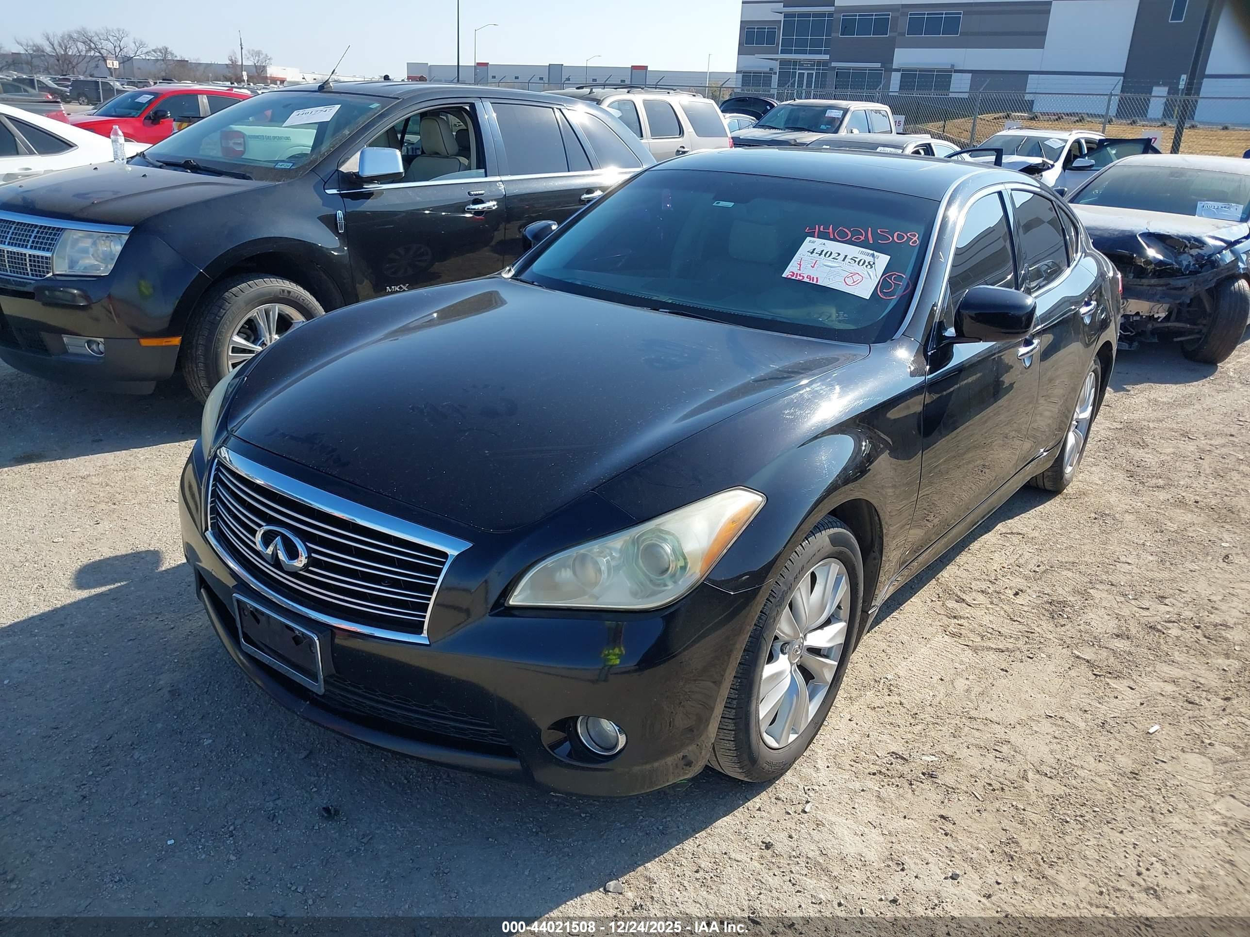 INFINITI M37 image 2