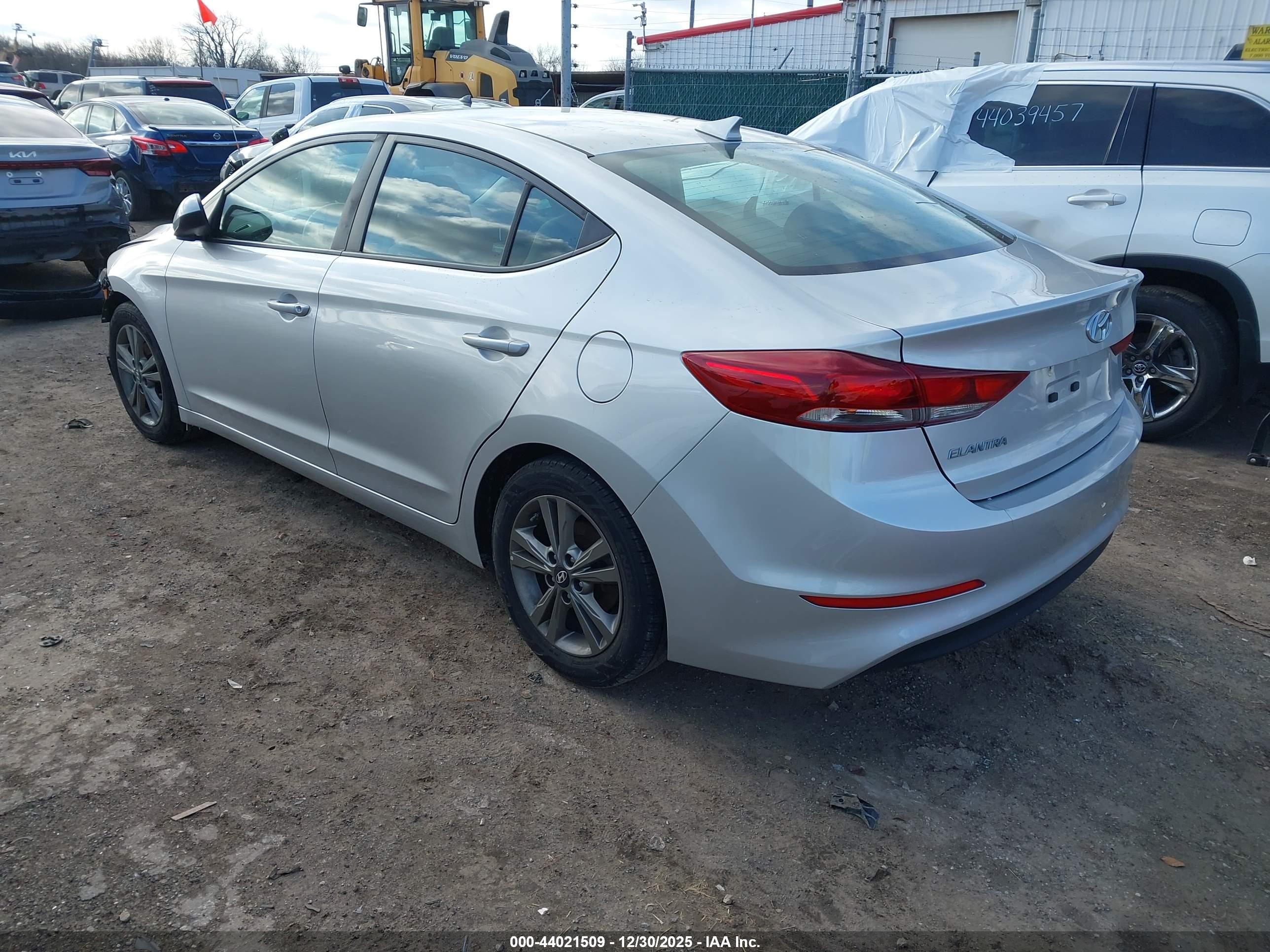 HYUNDAI ELANTRA image 3